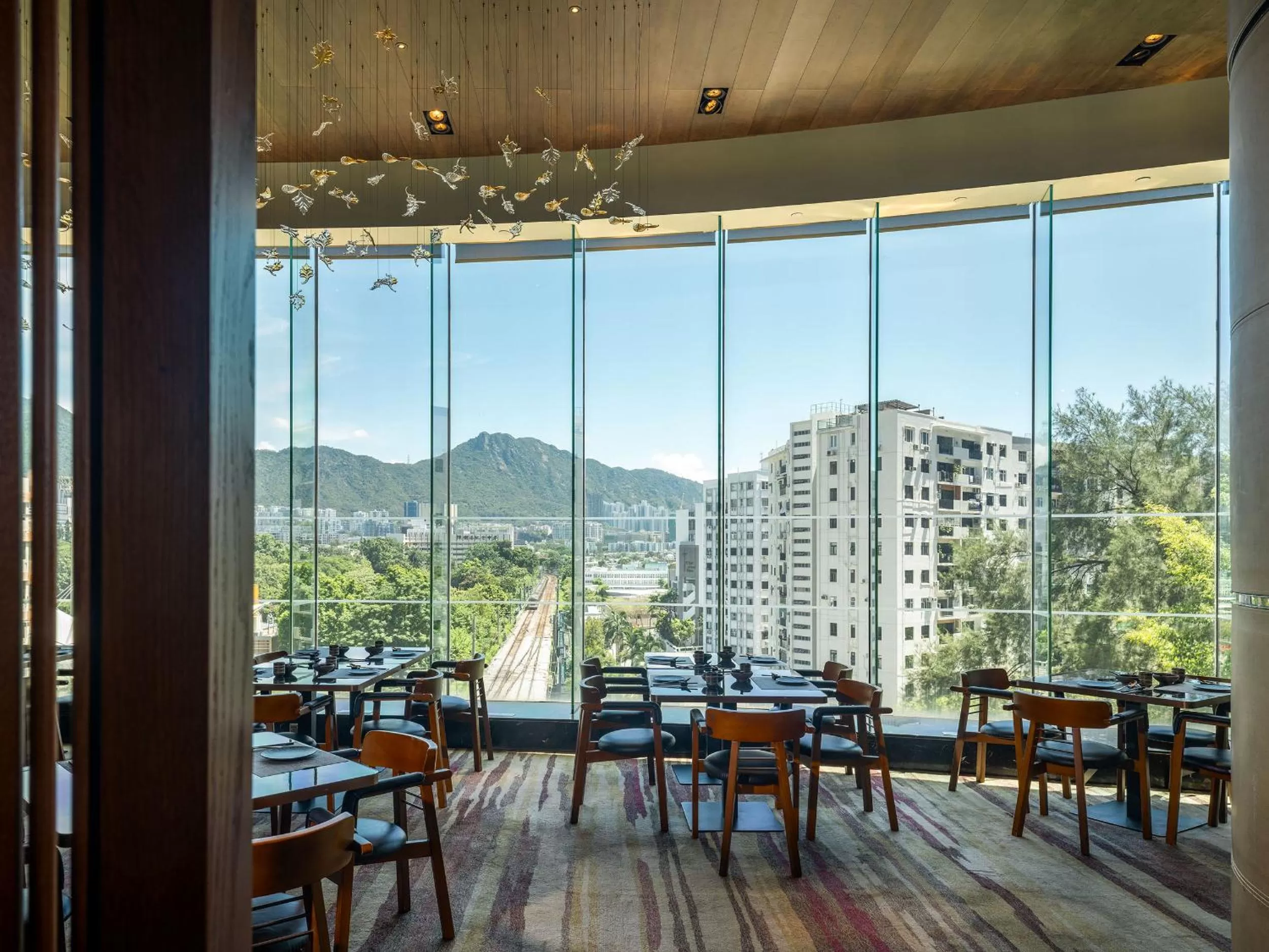 Restaurant/places to eat in Royal Plaza Hotel