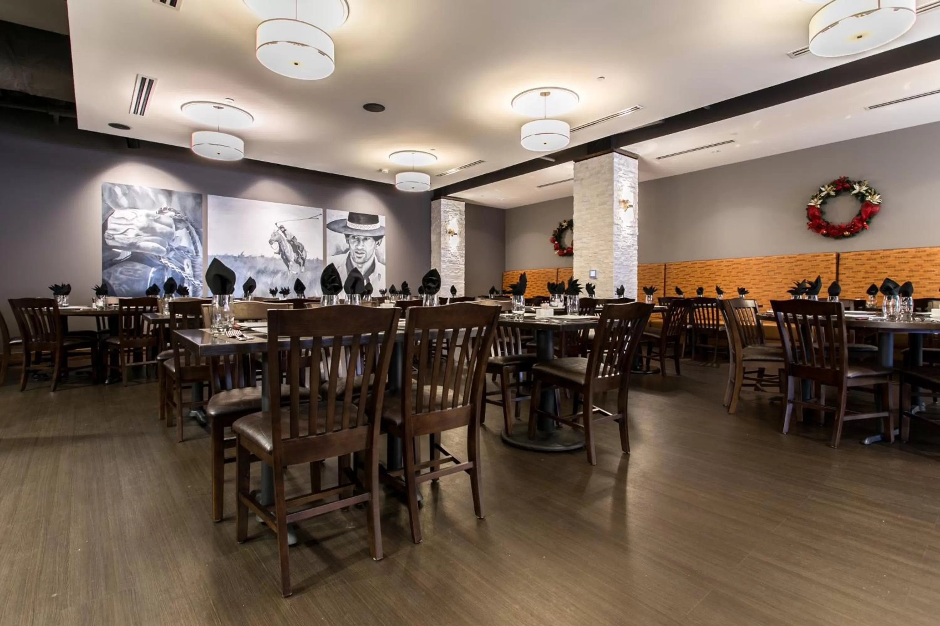 Restaurant/places to eat in Holiday Inn Hotel & Suites Chattanooga by IHG