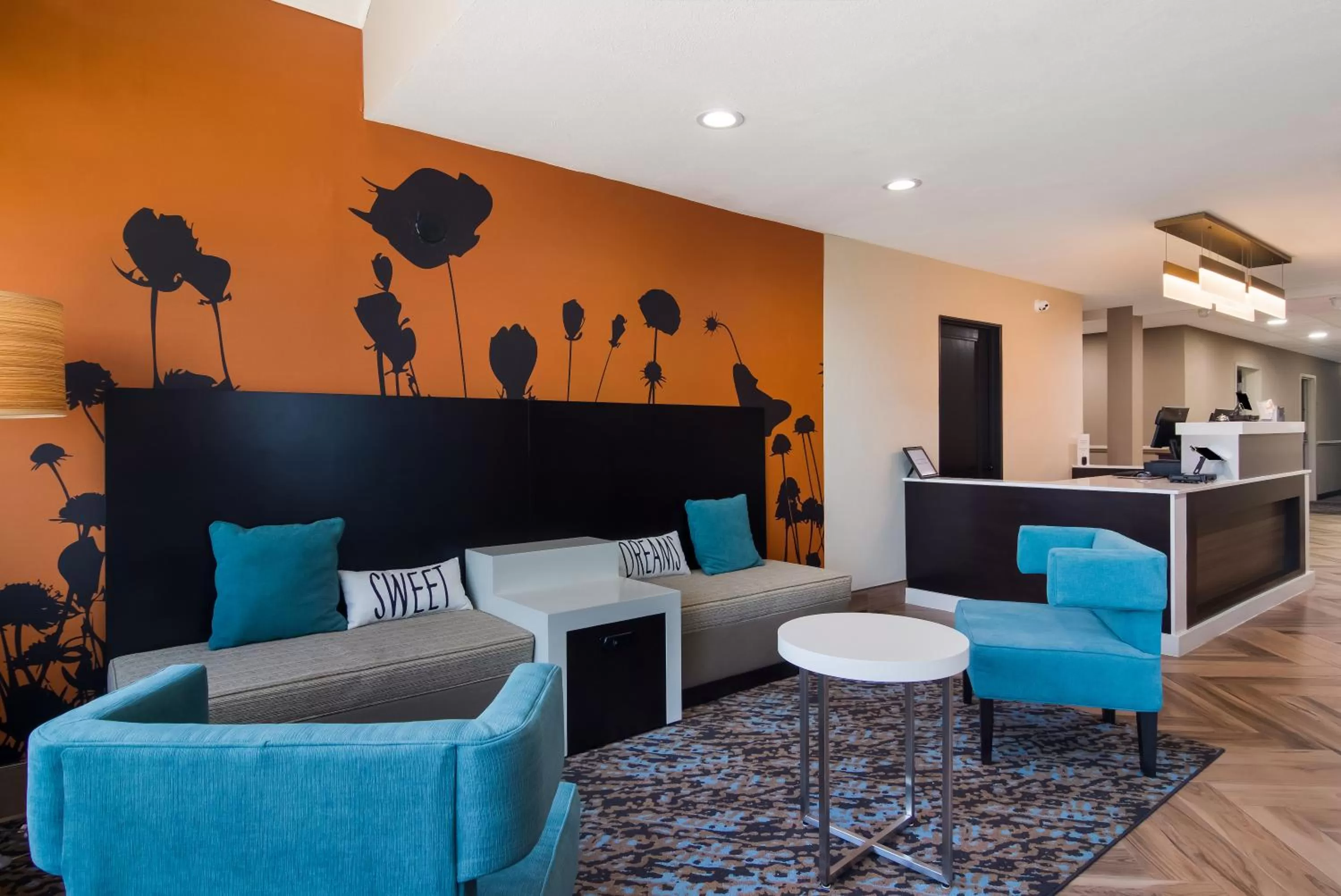 Seating area in Sleep Inn Erie near Sports Center