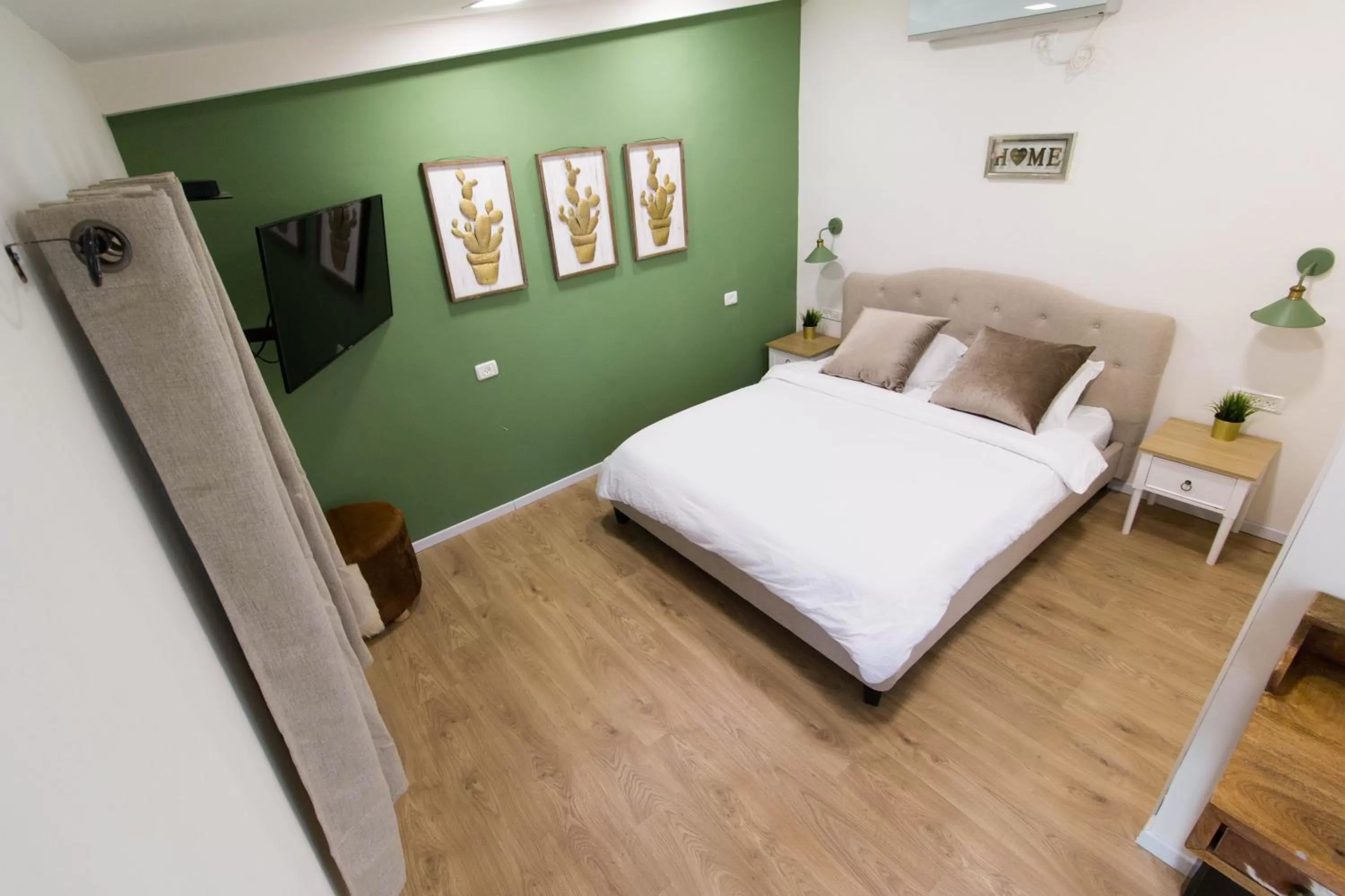 Photo of the whole room, Bed in Eshel Mansion - Boutique Suites