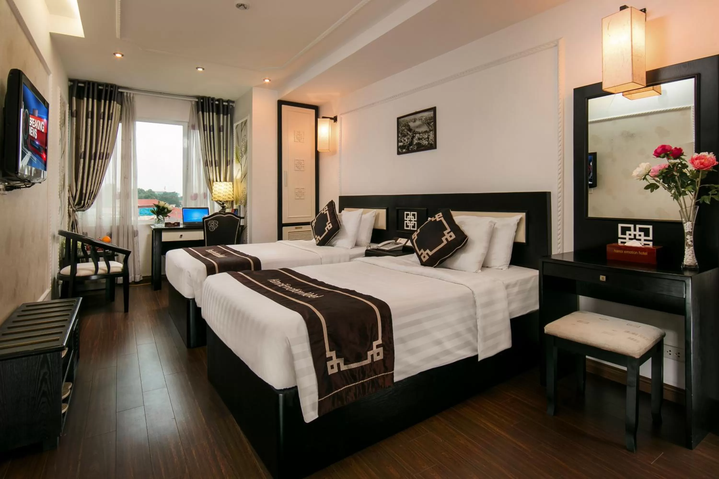 Photo of the whole room, Bed in Hanoi Emotion Hotel