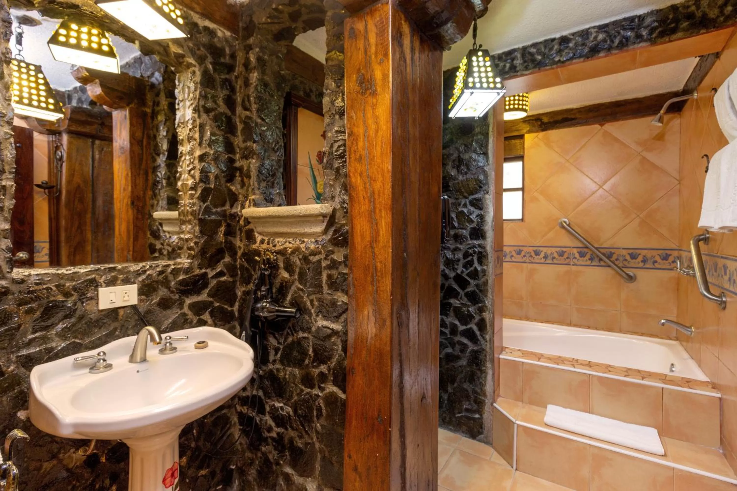 Bathroom in Samari Spa Resort