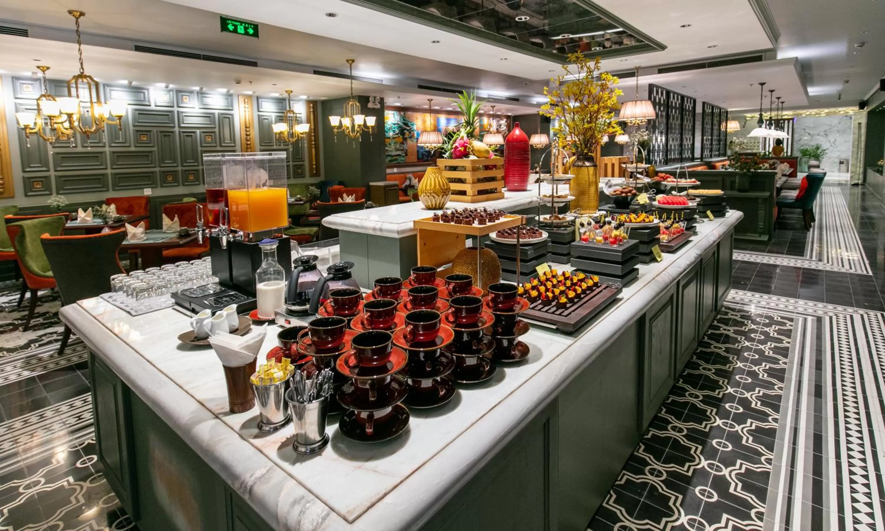 Restaurant/places to eat in Peridot Grand Luxury Boutique Hotel