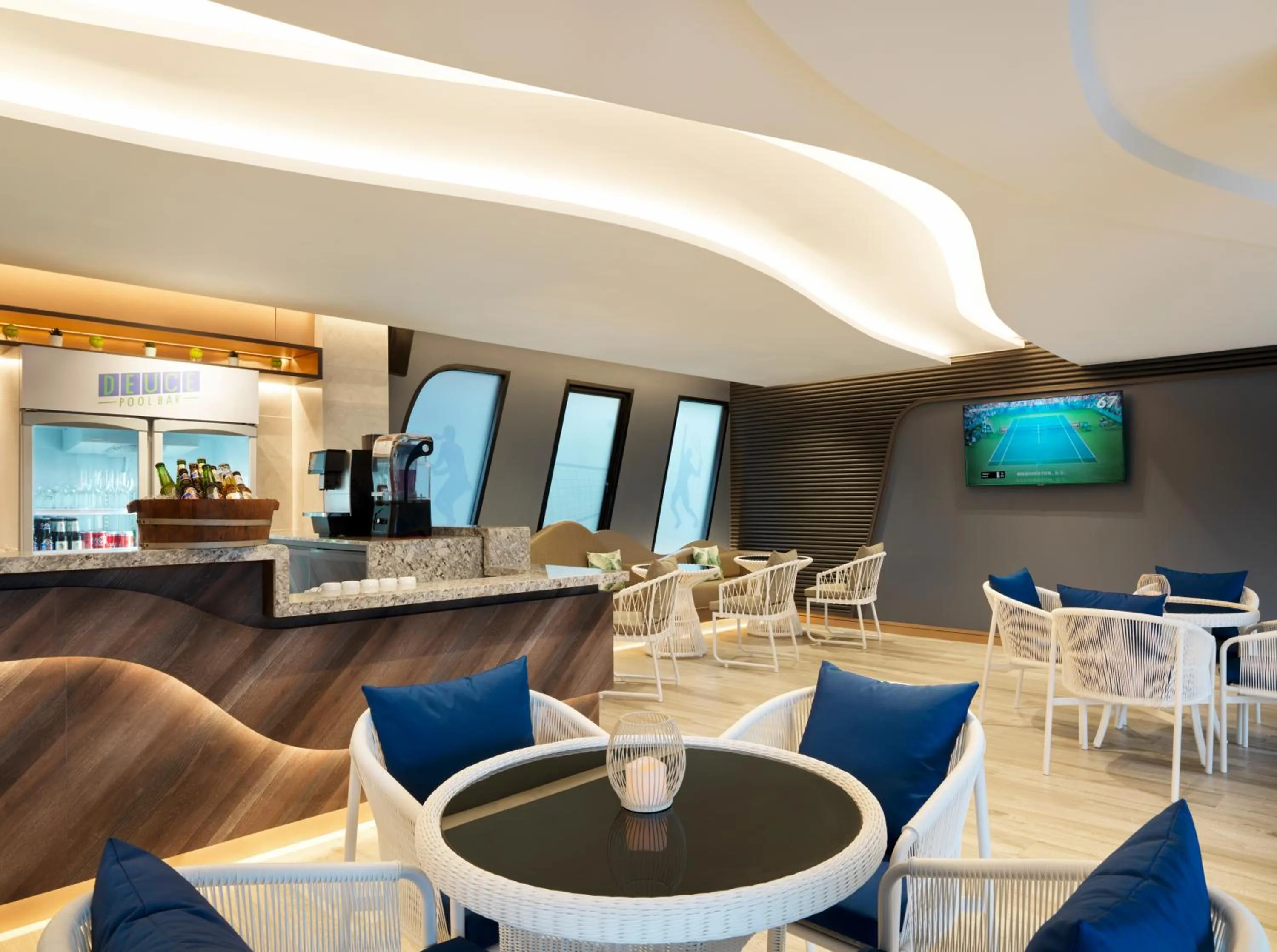 Lounge or bar in The Oceanic Sportel Phuket - SHA Extra Plus
