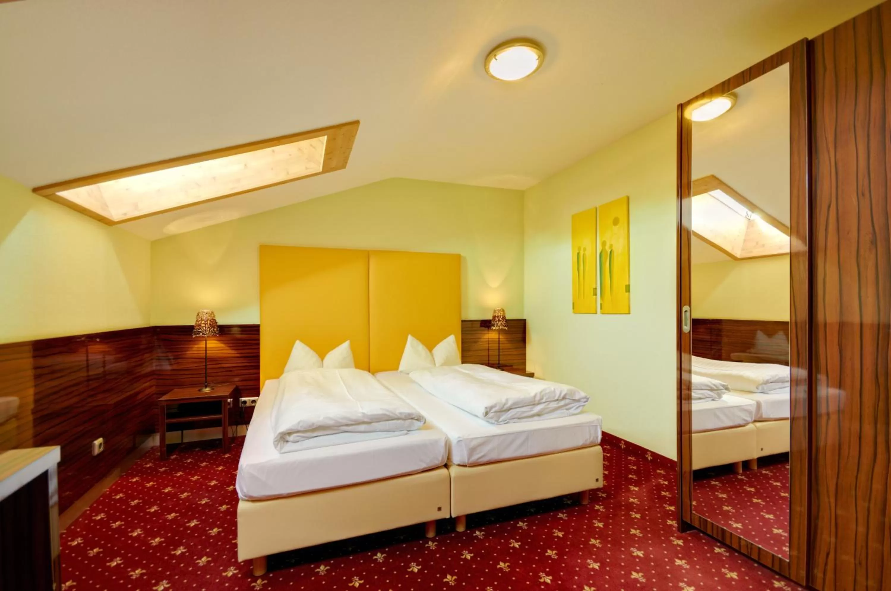 Photo of the whole room, Bed in Landhotel Hallnberg