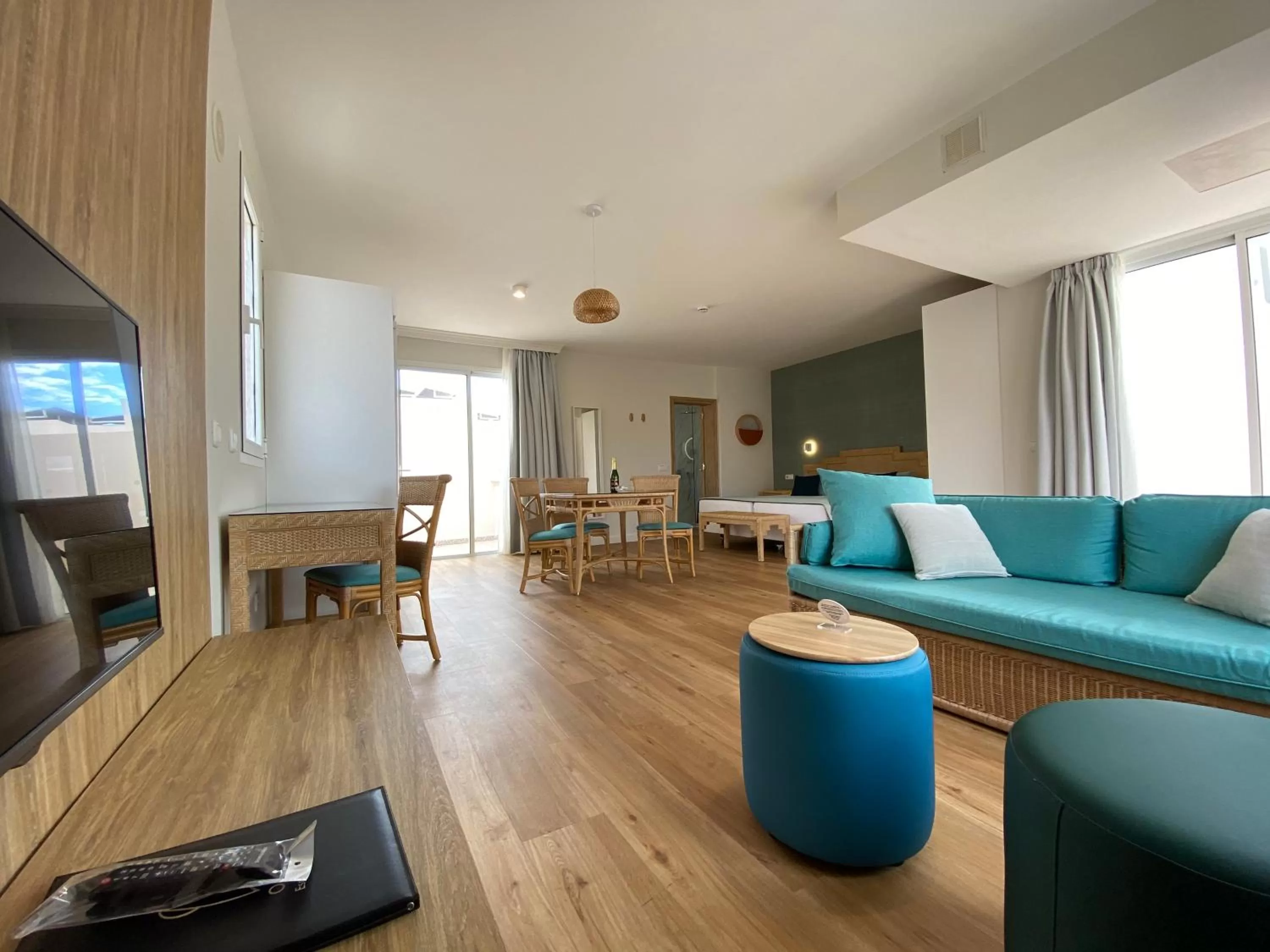 Living room in Hotel Esmeralda Maris by LIVVO