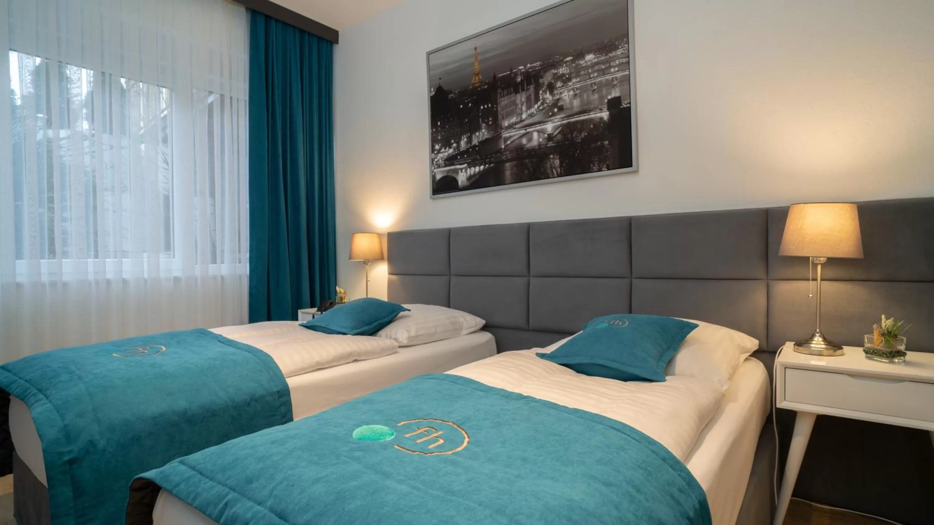 Bedroom, Bed in Friends Hotel Bad Salzuflen