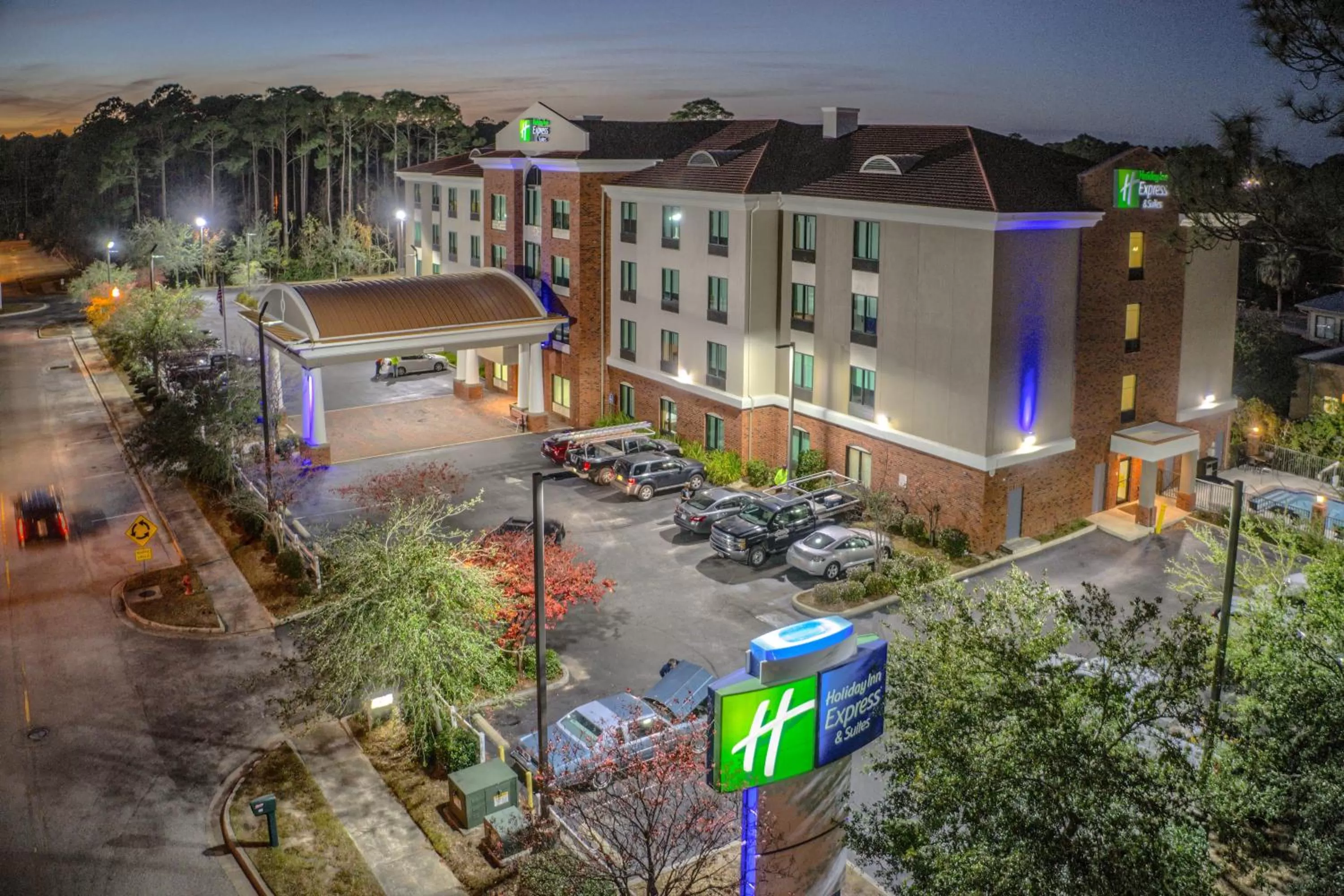 Property building in Holiday Inn Express Hotel & Suites Gulf Shores by IHG