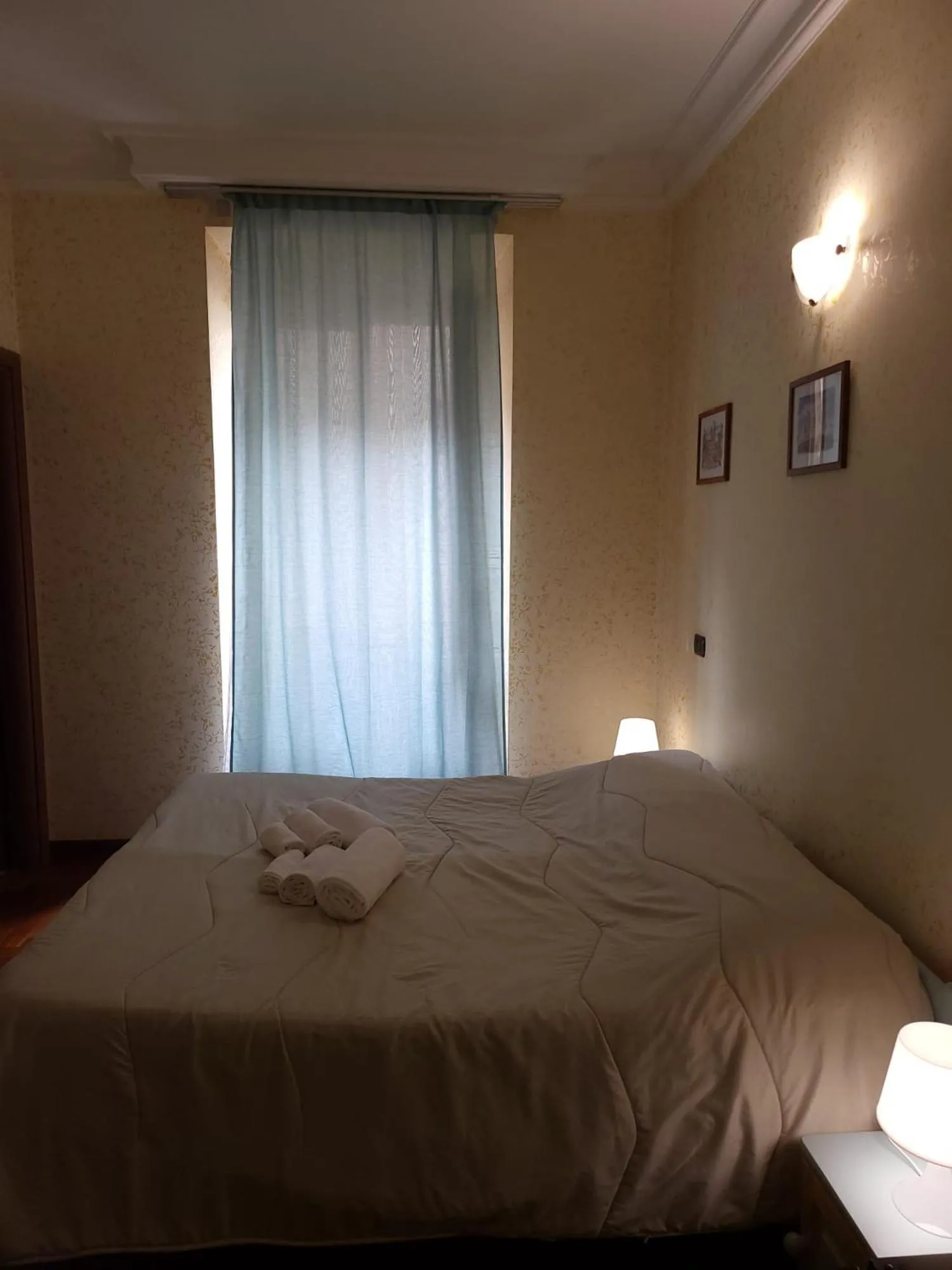 Bed in St. Peter's Rooms Rome