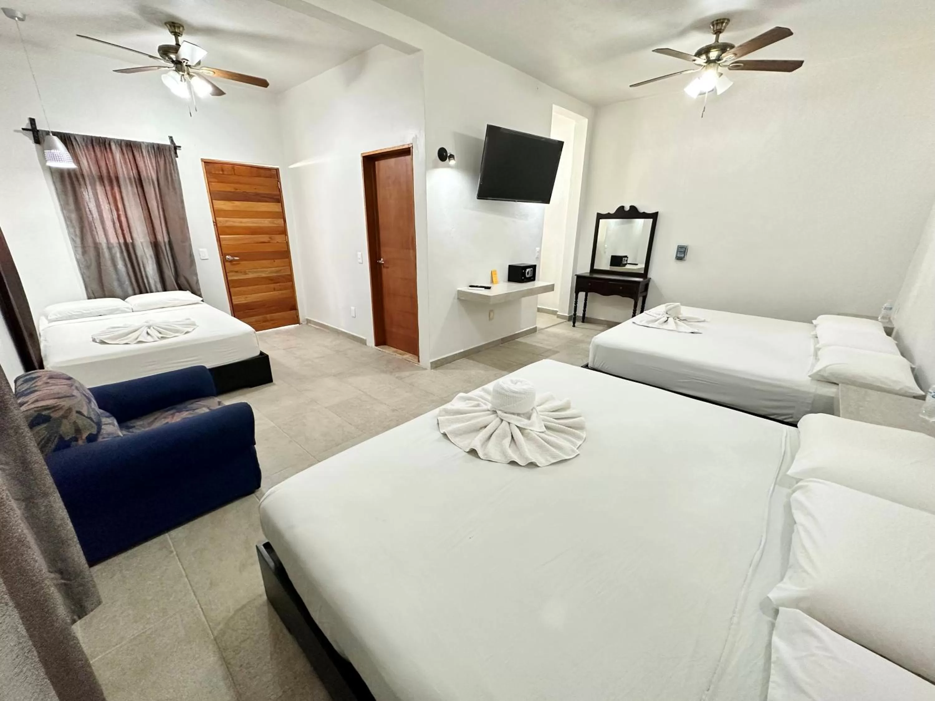 Photo of the whole room, Bed in Hotel Vista Laguna Bacalar