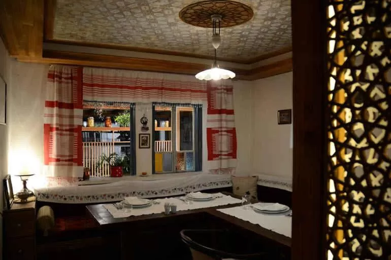 Restaurant/places to eat in Rooms Kibe Mahala