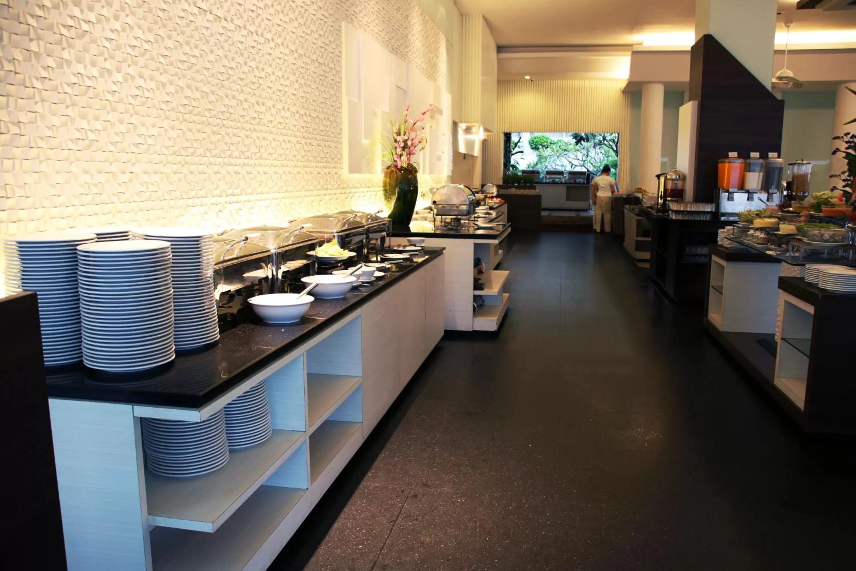 Buffet breakfast in Methavalai Hotel