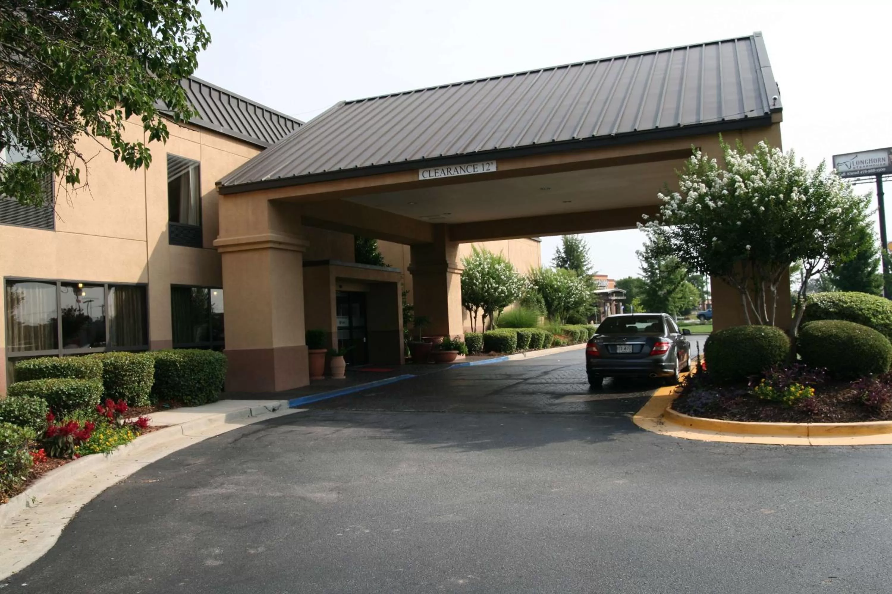 Property building in Hampton Inn Perry
