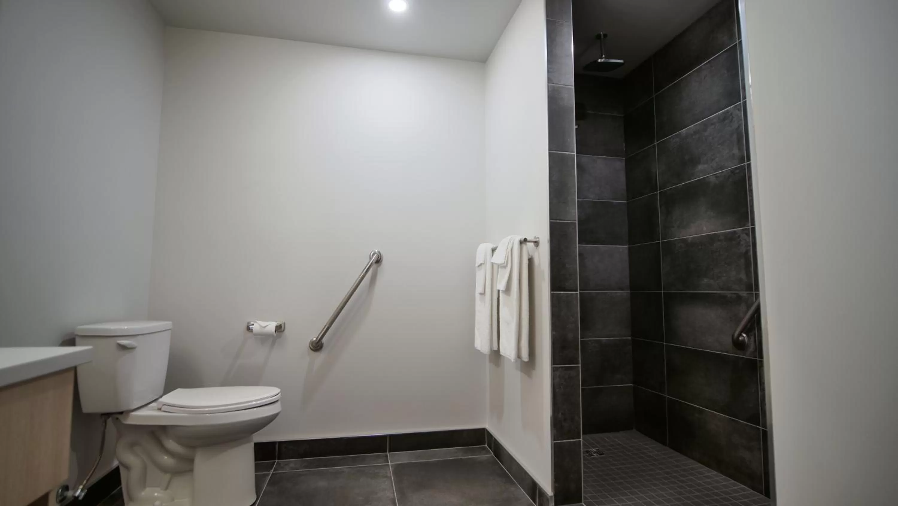 Bathroom in Motel L'Abri