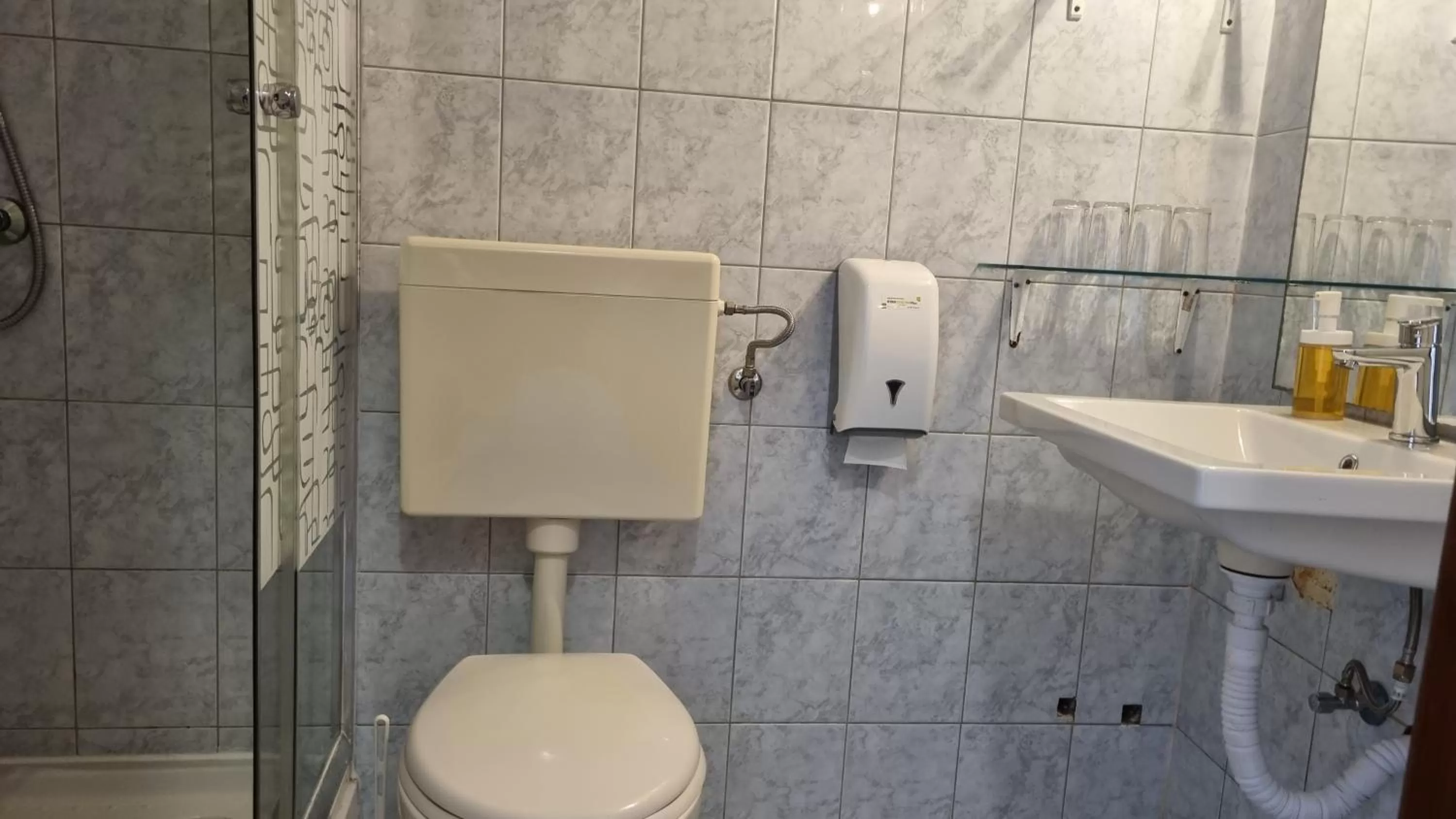 Shower in Laura Rooms