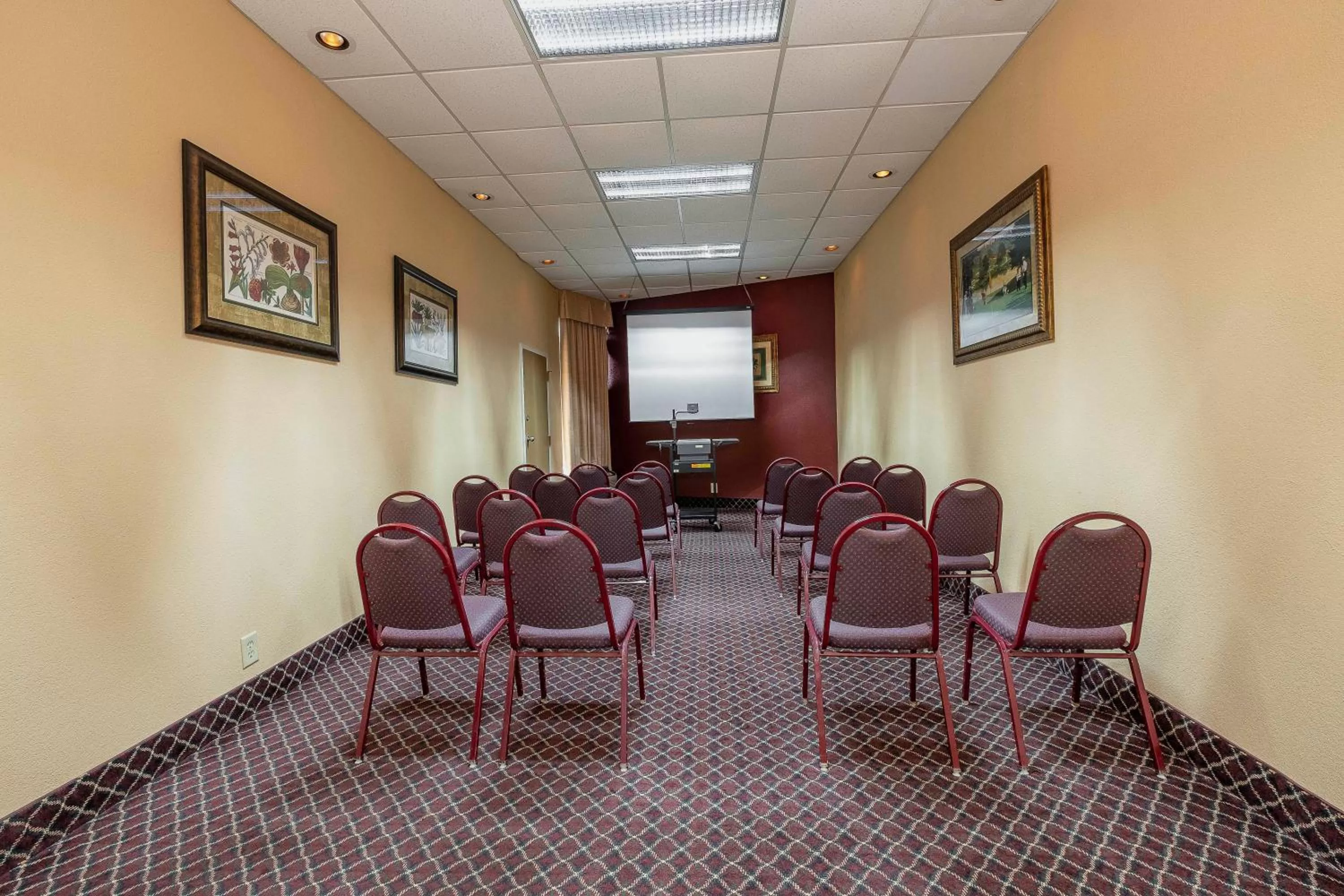 Meeting/conference room in Red Roof Inn & Suites Macon