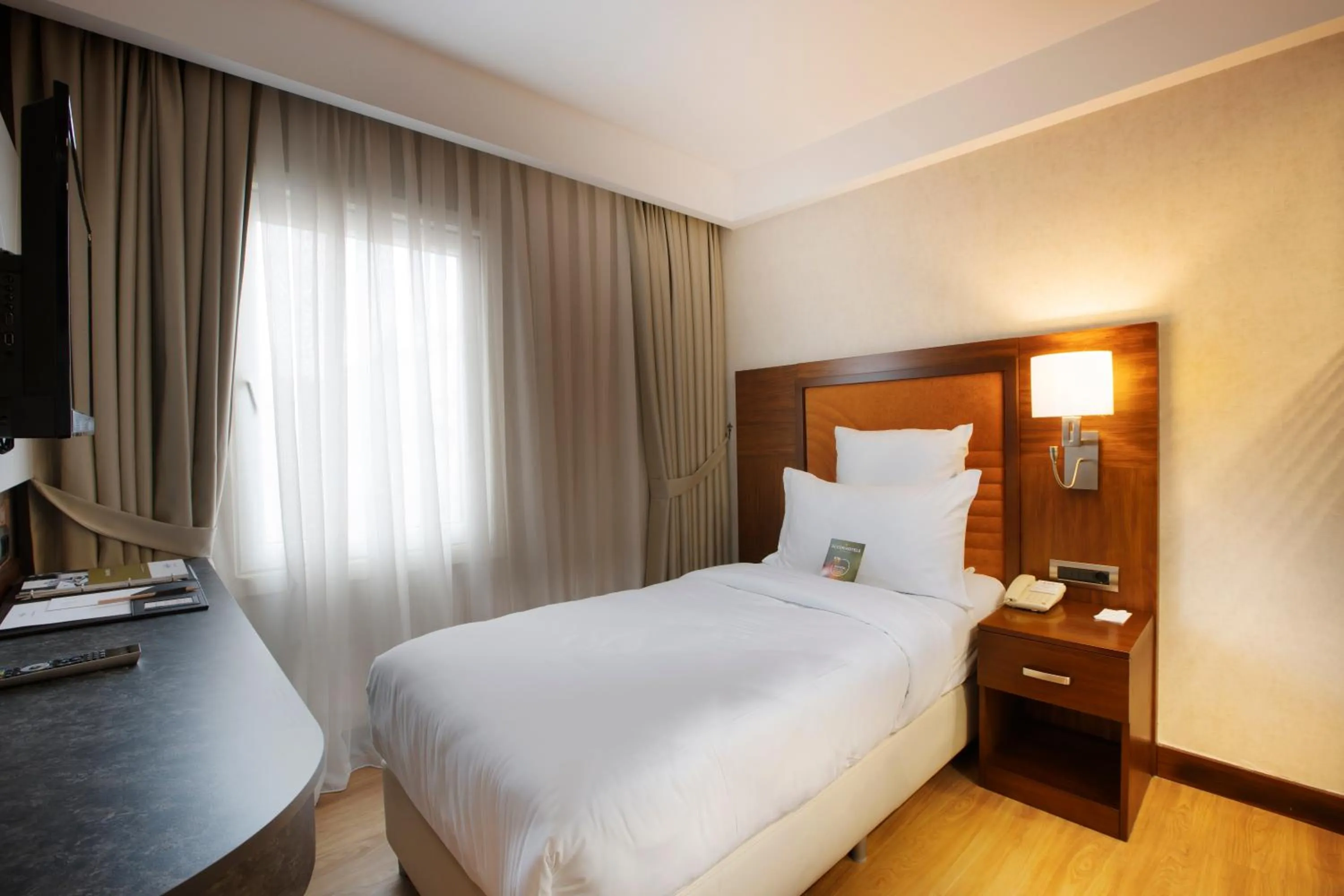 Bed in Mercure Istanbul Bakirkoy