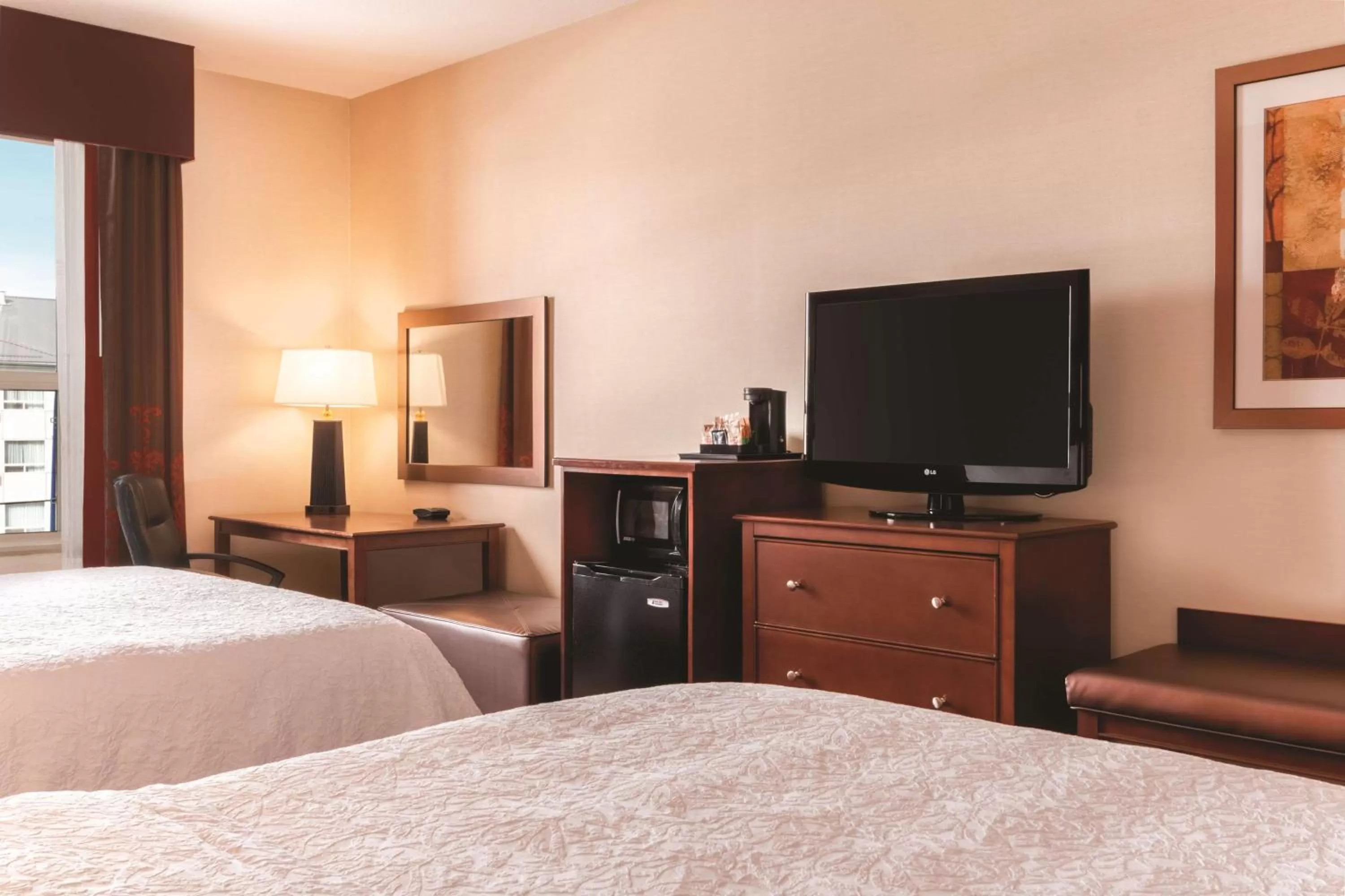 Bedroom, Bed in Hampton Inn by Hilton Edmonton South