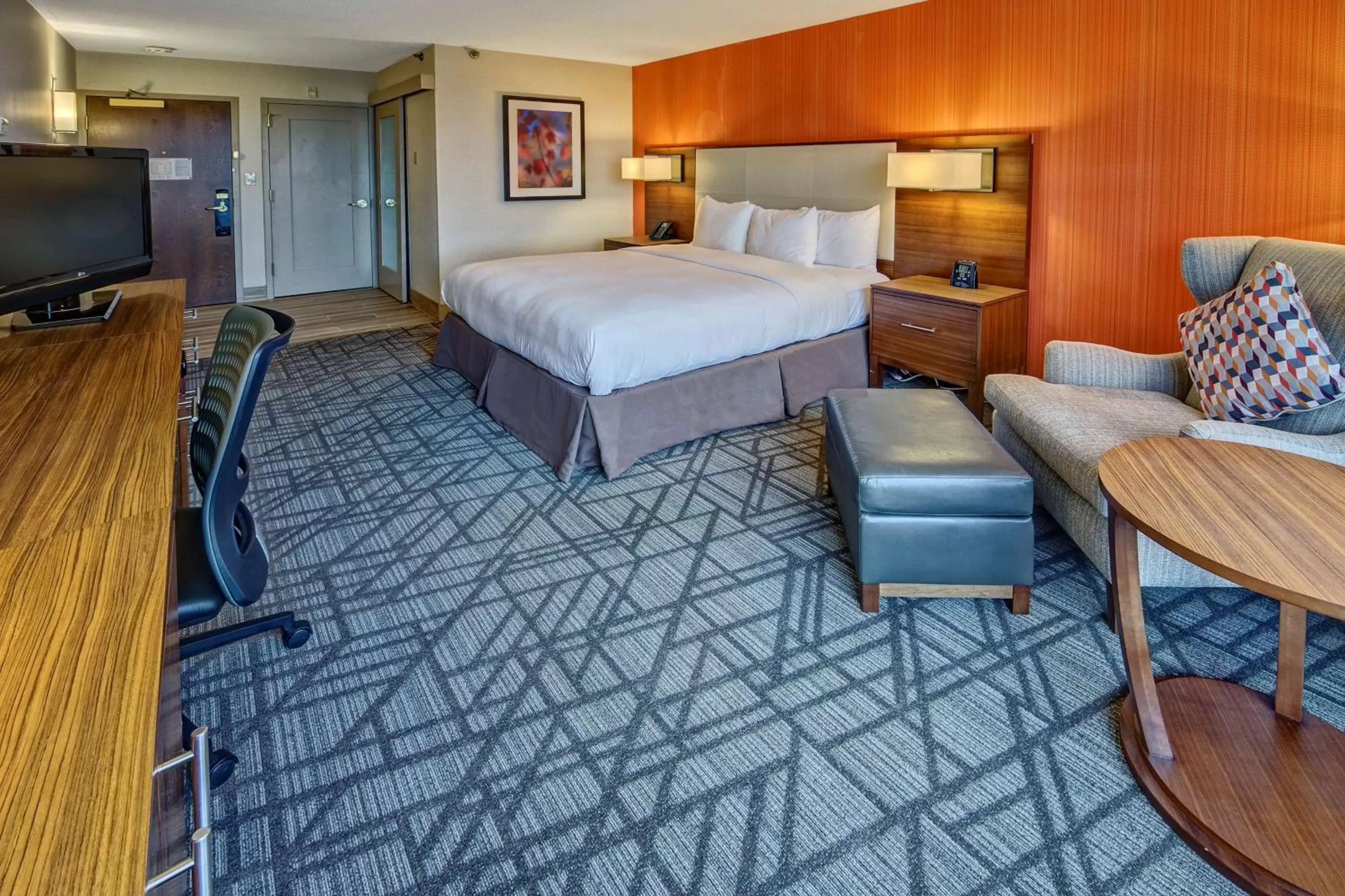 Bedroom, Bed in Hilton Knoxville Airport
