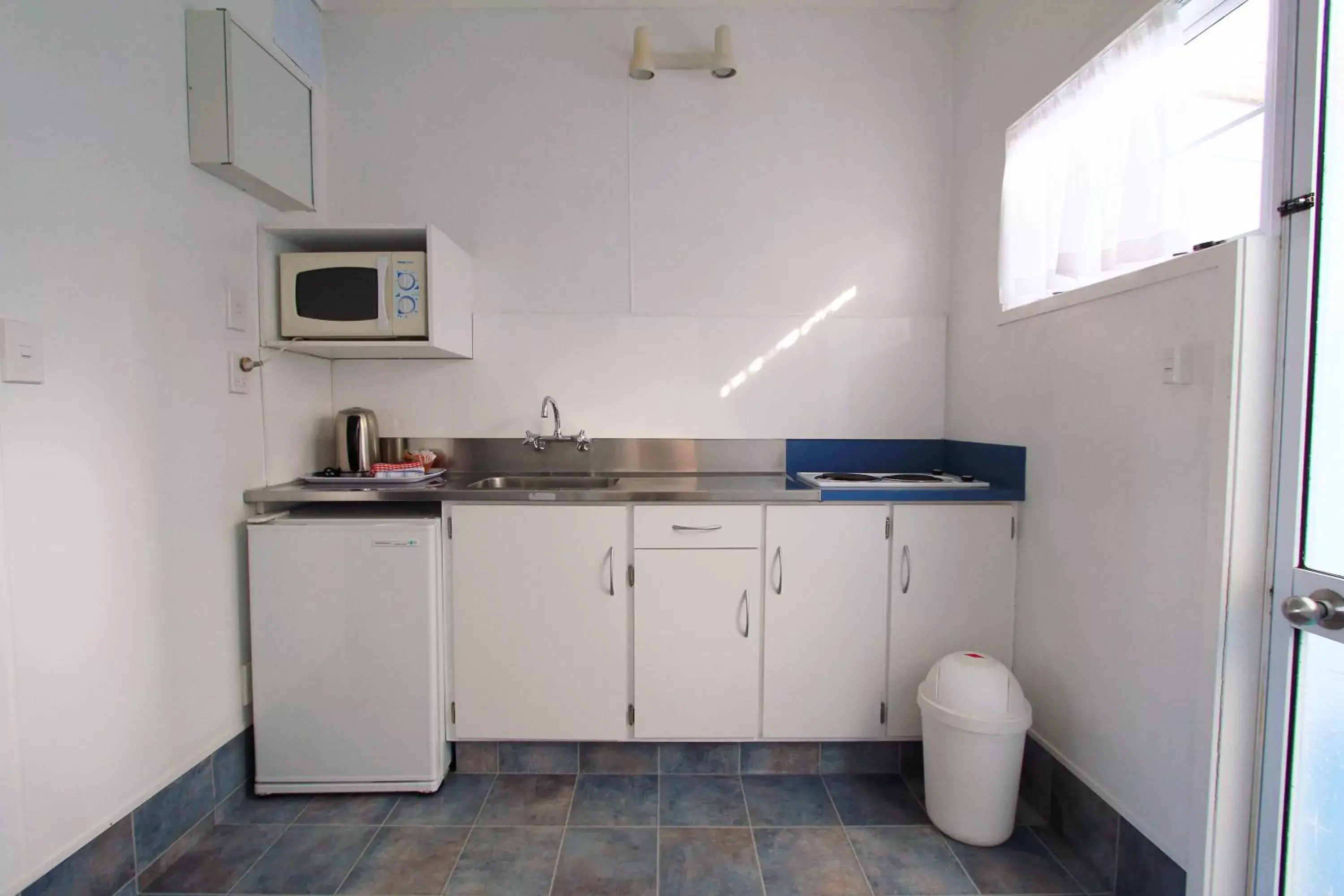 Superior Room with 2 Queen Beds and Spa Bathtub in Golden Glow Motel Superior Room with 2 Queen Beds and Spa Bathtub in Golden Glow Motel