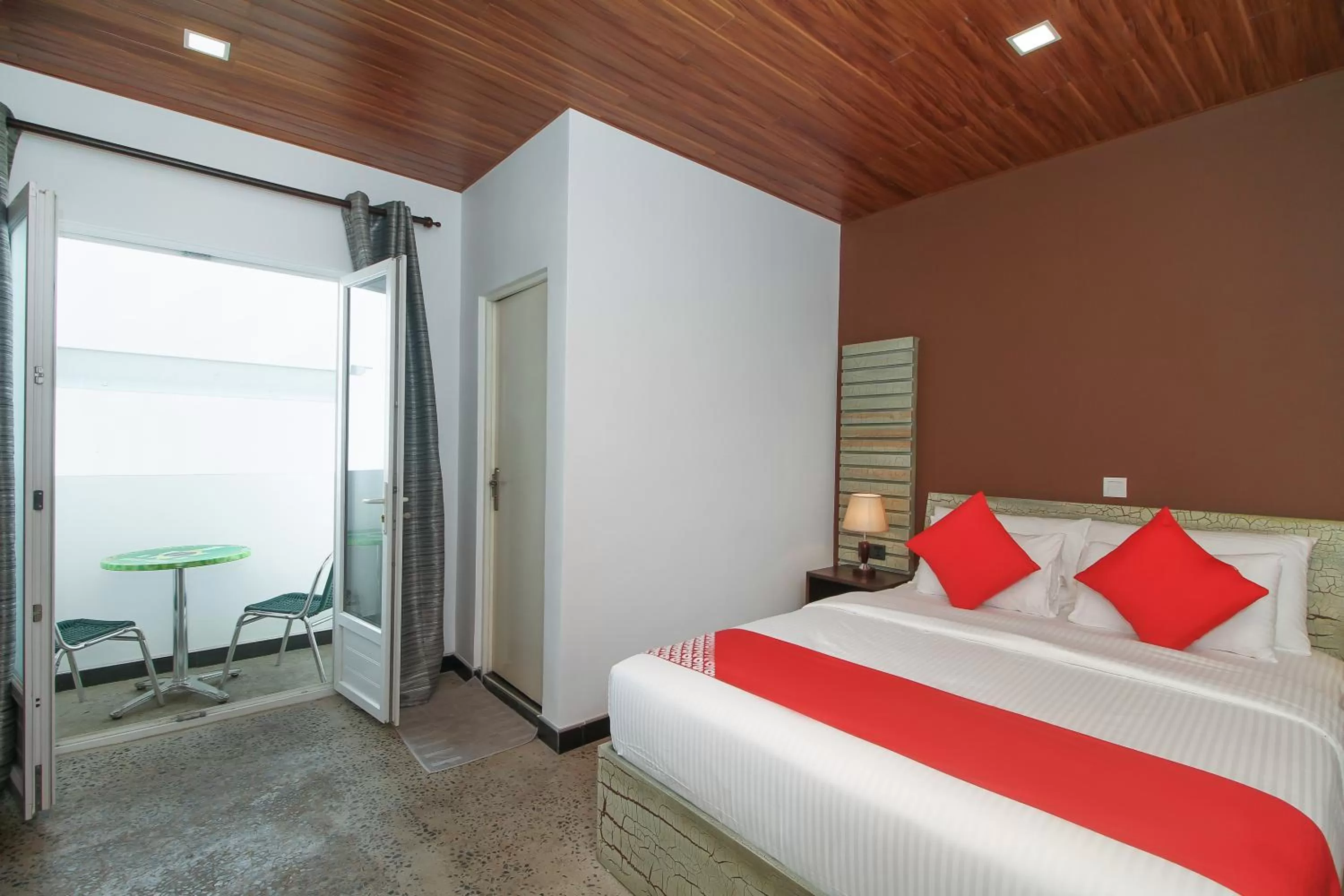 Deluxe Double Room - single occupancy in Hotel 198 Negombo