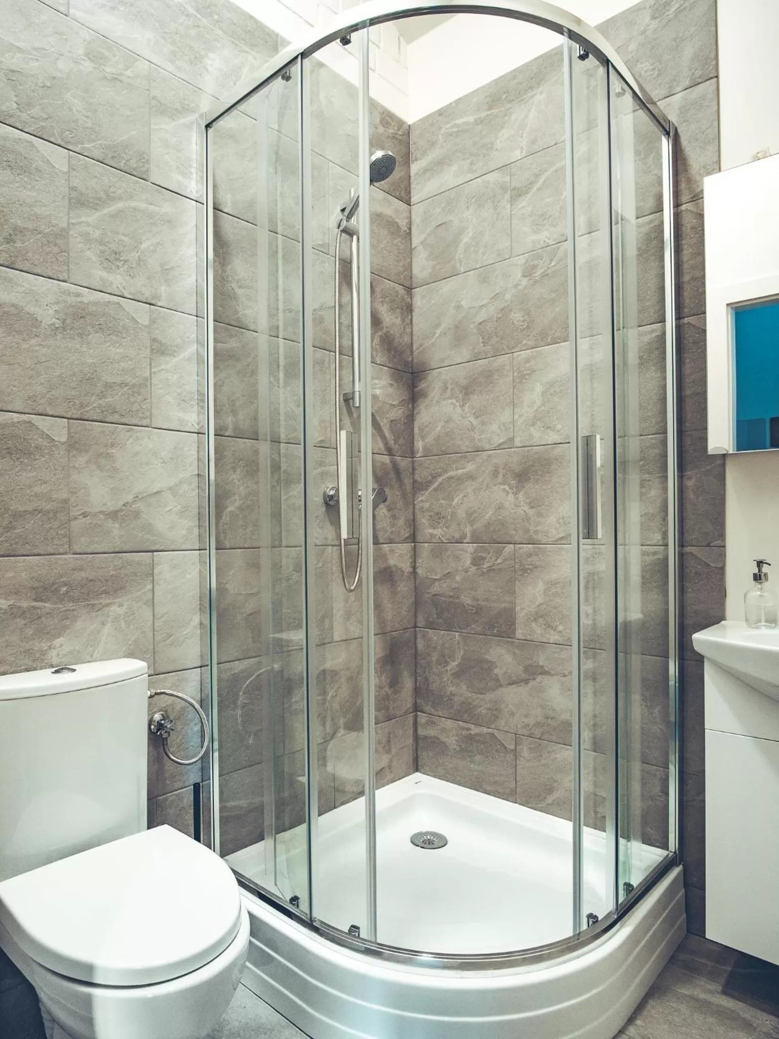 Shower, Bathroom in SELF CHECK-IN Hotel Railway Apartments