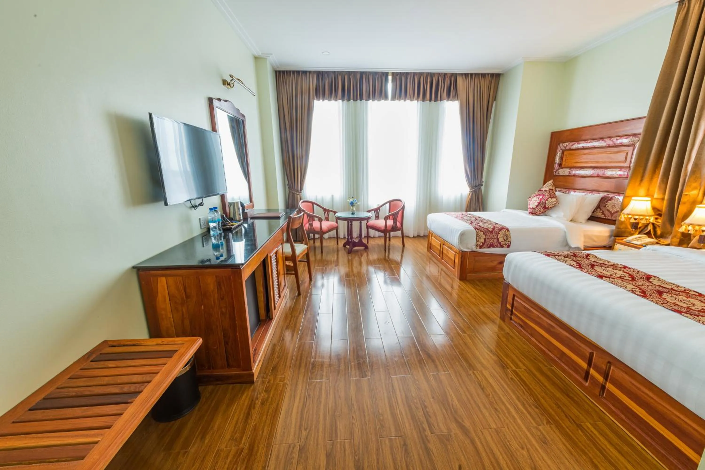 Living room, Bed in Kampong Thom Royal Hotel