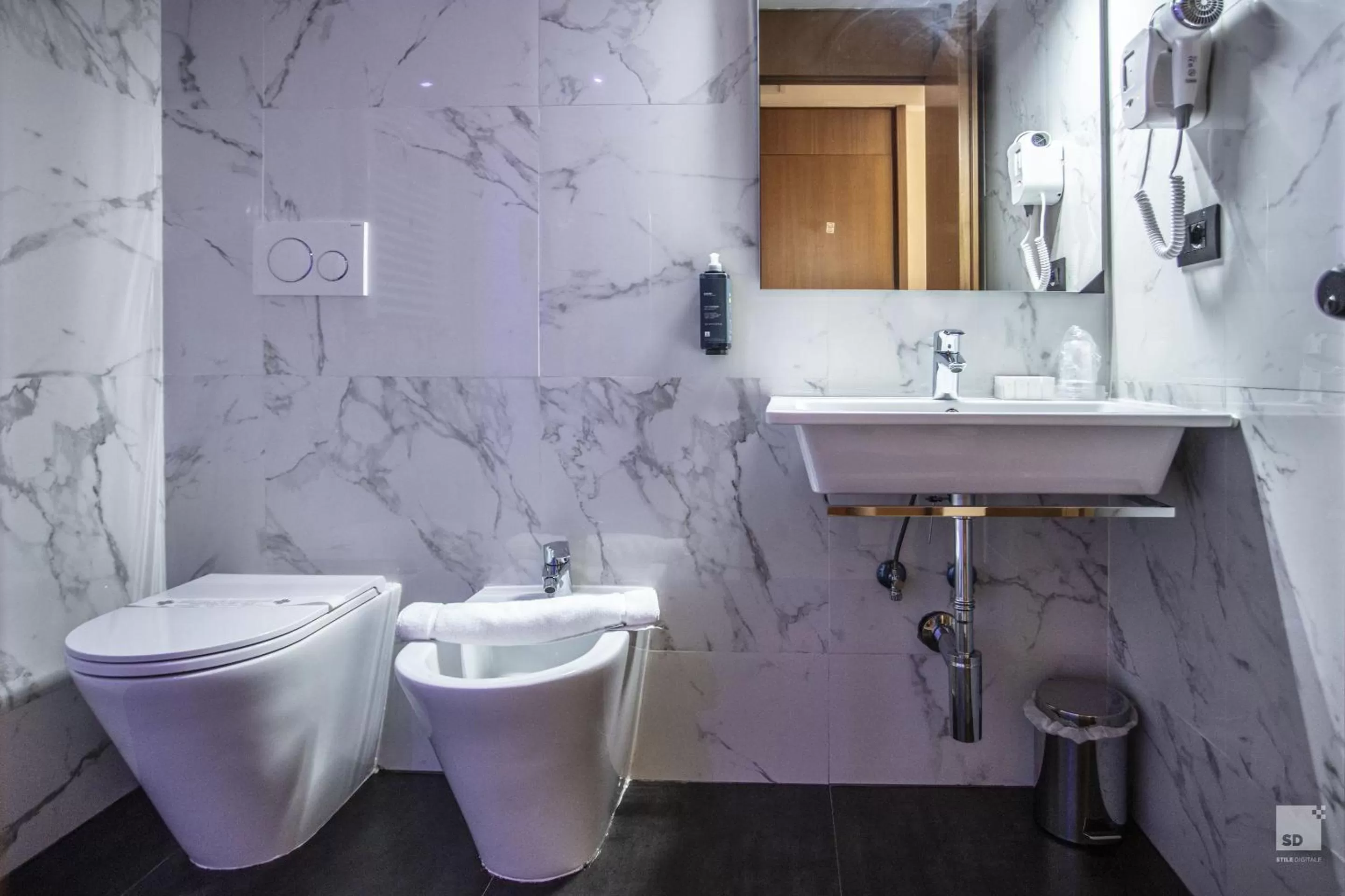 Toilet in Hotel Diplomatic