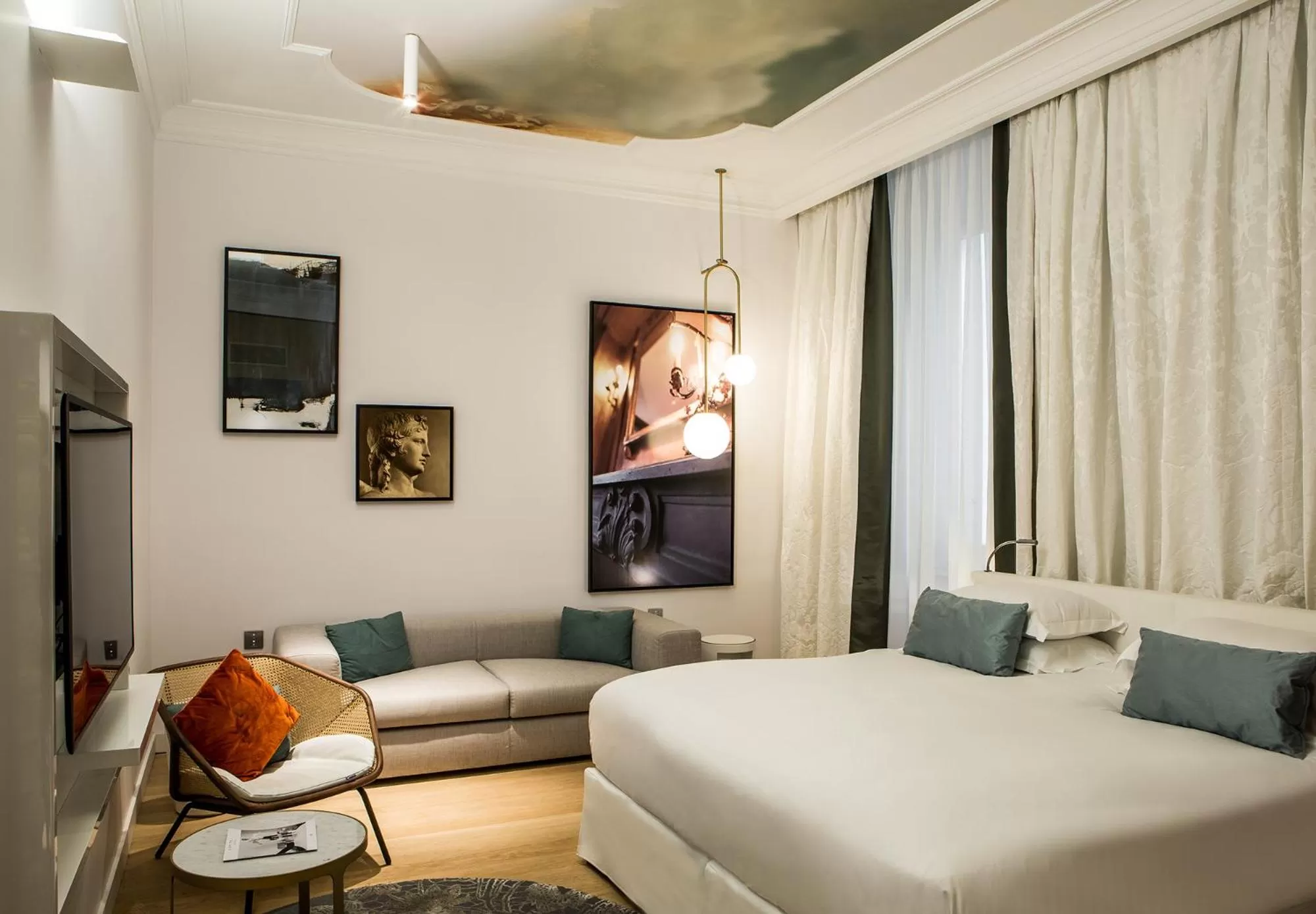 Photo of the whole room, Bed in Sofitel Roma Villa Borghese