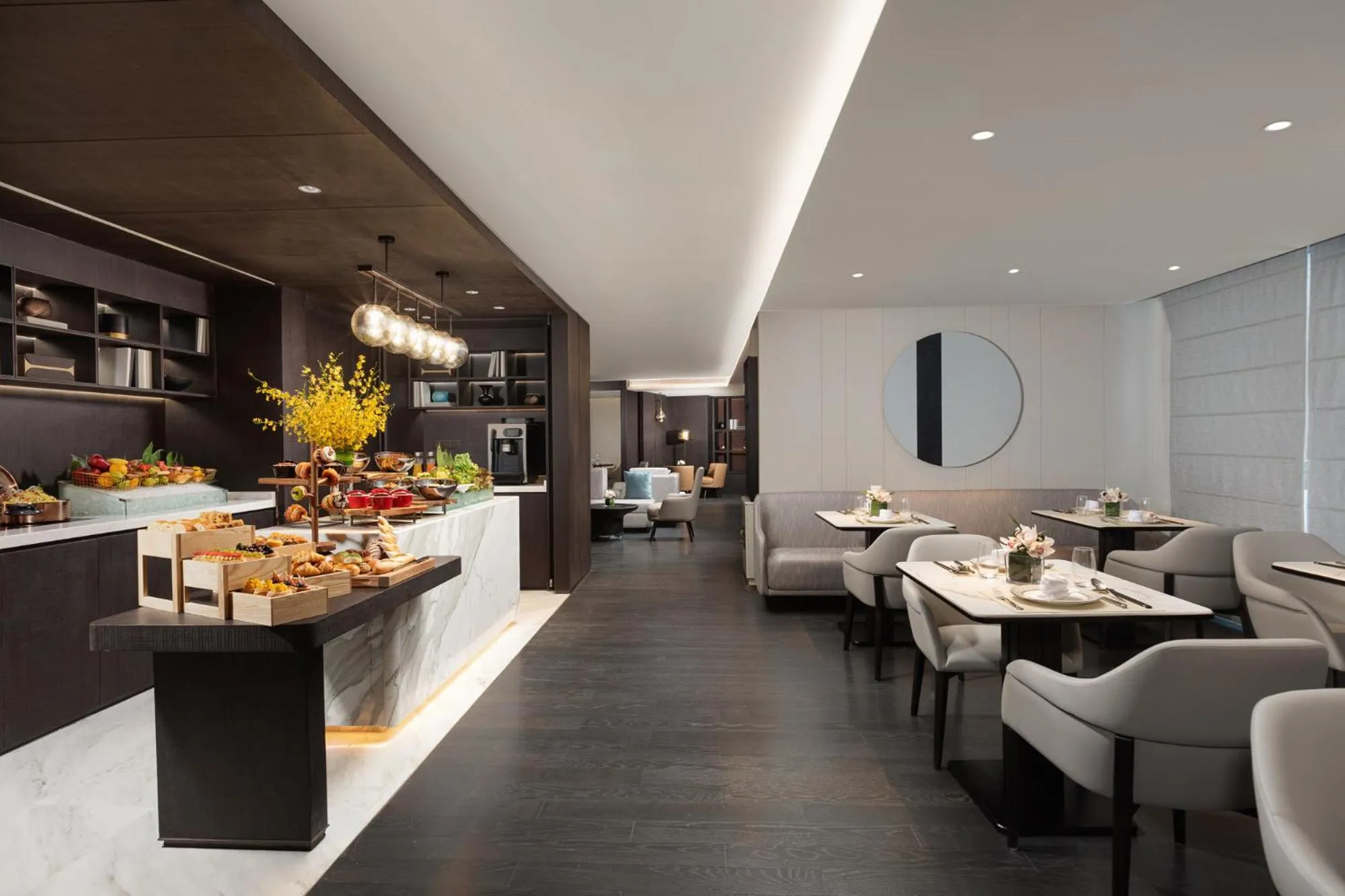 Restaurant/places to eat in HUALUXE Shanghai Changfeng Park by IHG