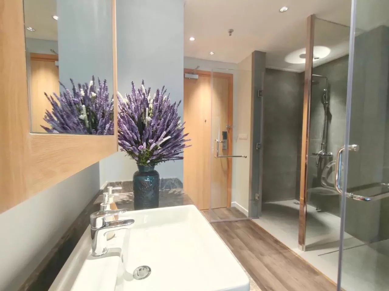 Hong Gia Tue Lake View