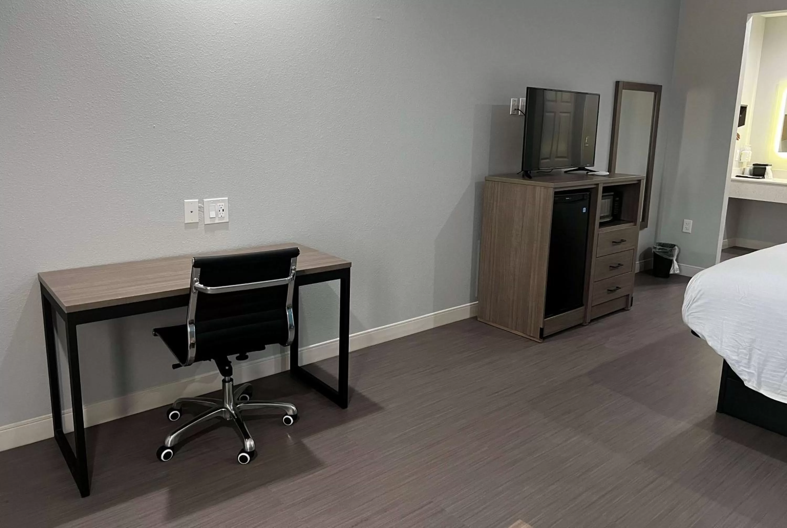 Photo of the whole room, Bed in Baymont by Wyndham Freeport Texas