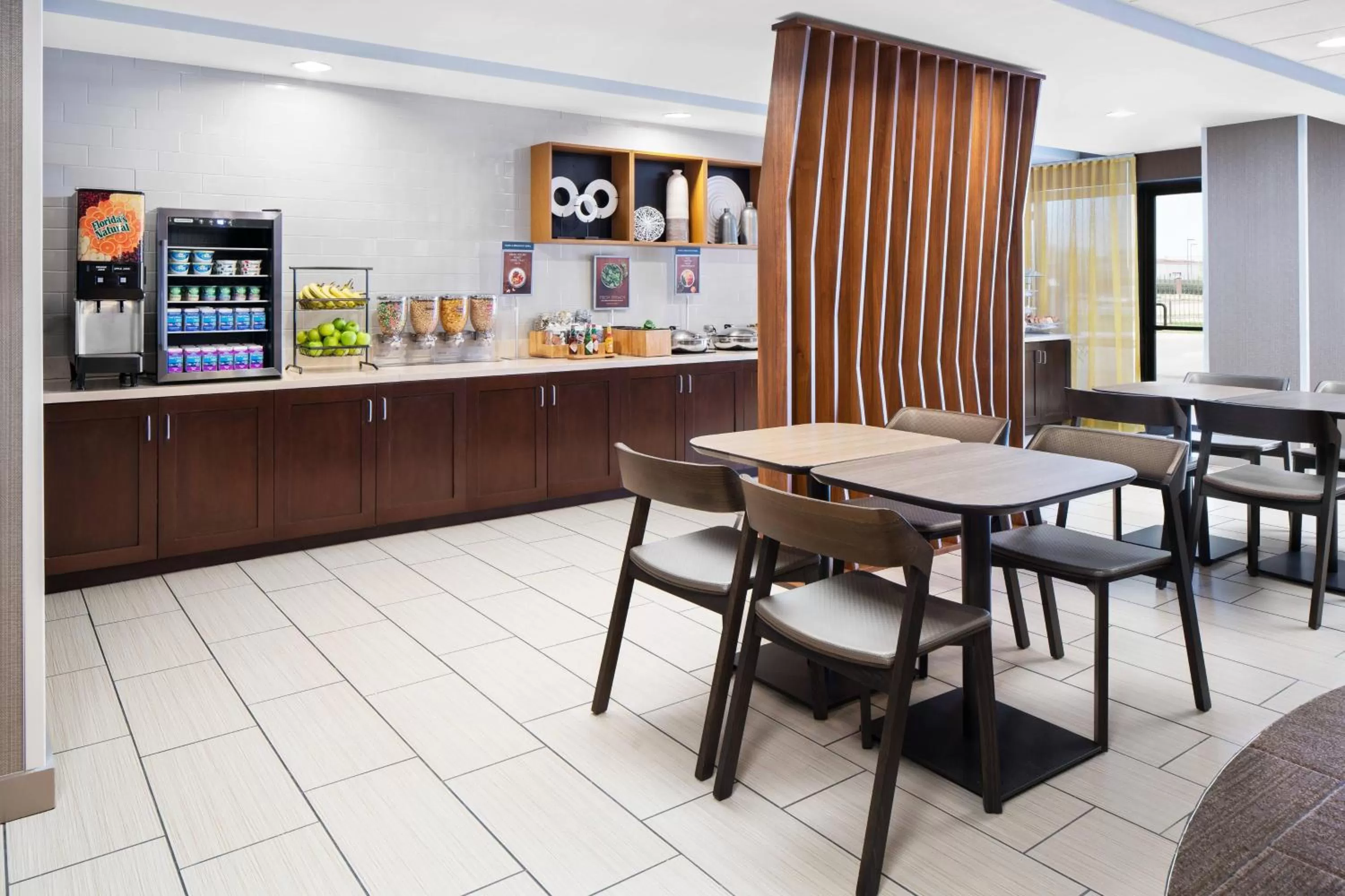 Breakfast in SpringHill Suites Houston Hobby Airport