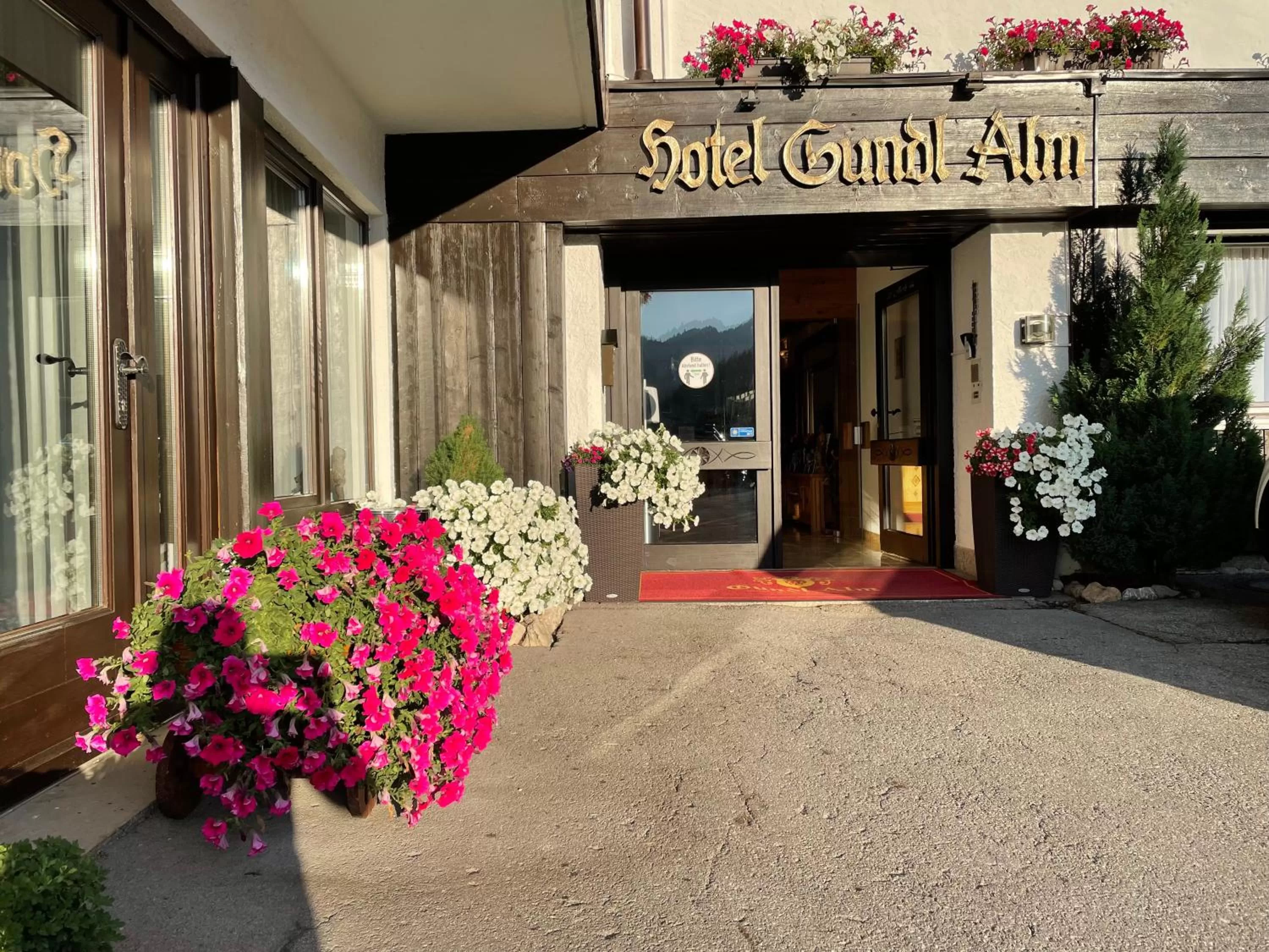 Facade/entrance in Hotel Gundl Alm