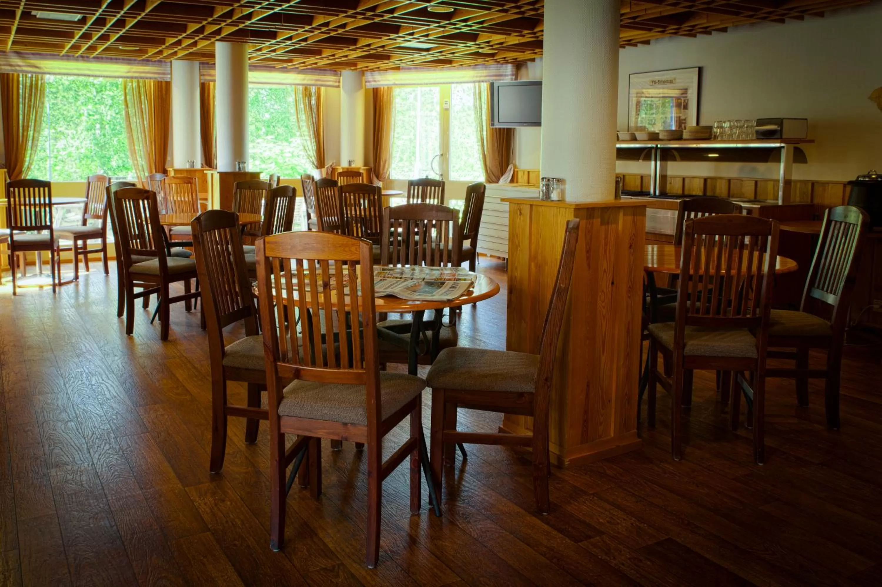 Restaurant/Places to Eat in Hotelli Pesti