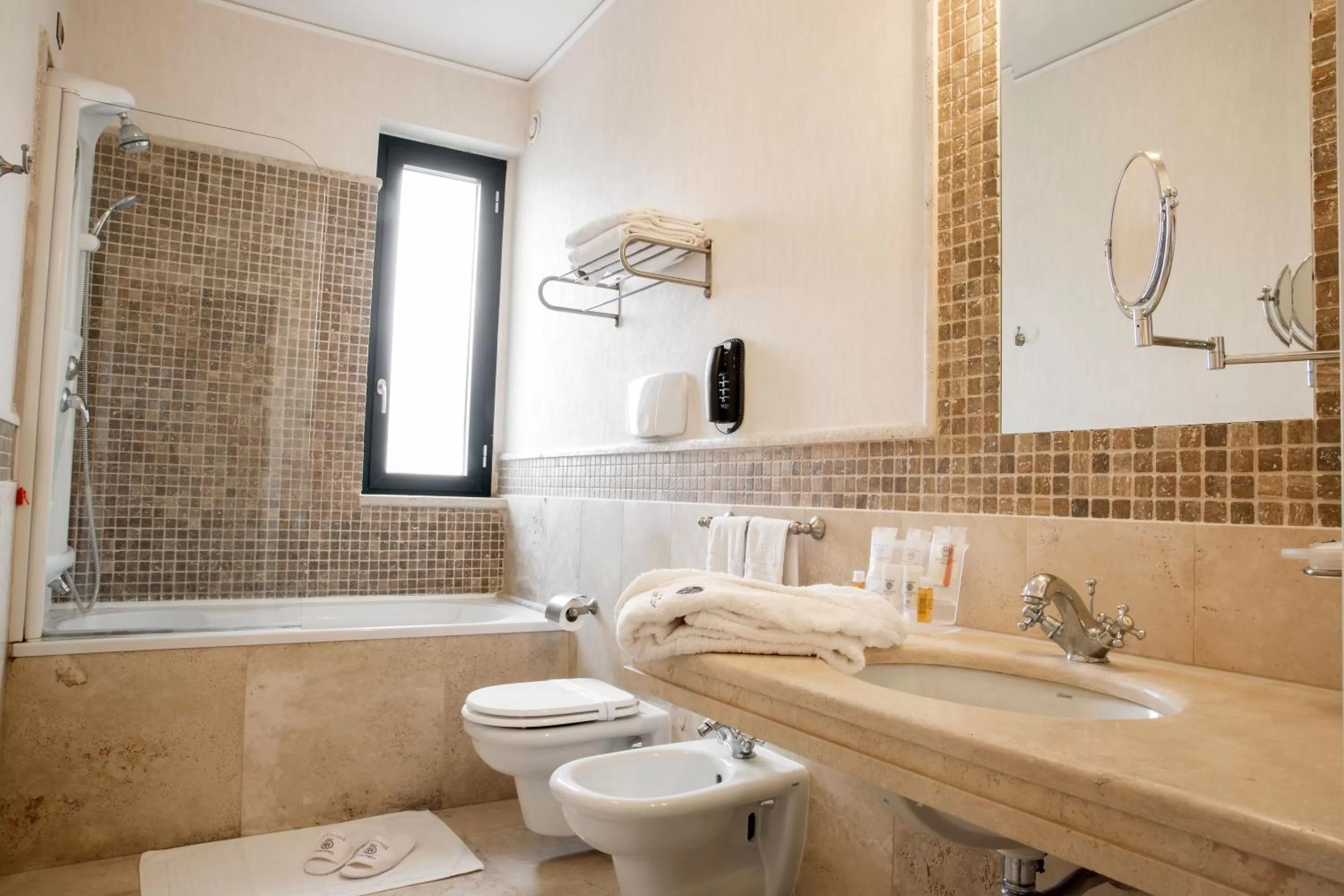 Toilet in Grand Hotel Paestum