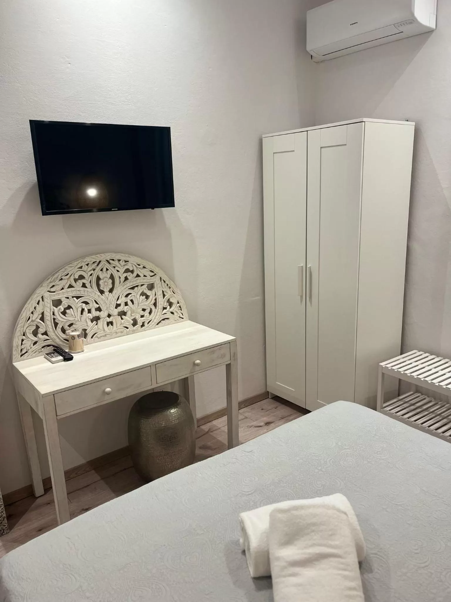 TV and multimedia, Bed in Hotel Nice