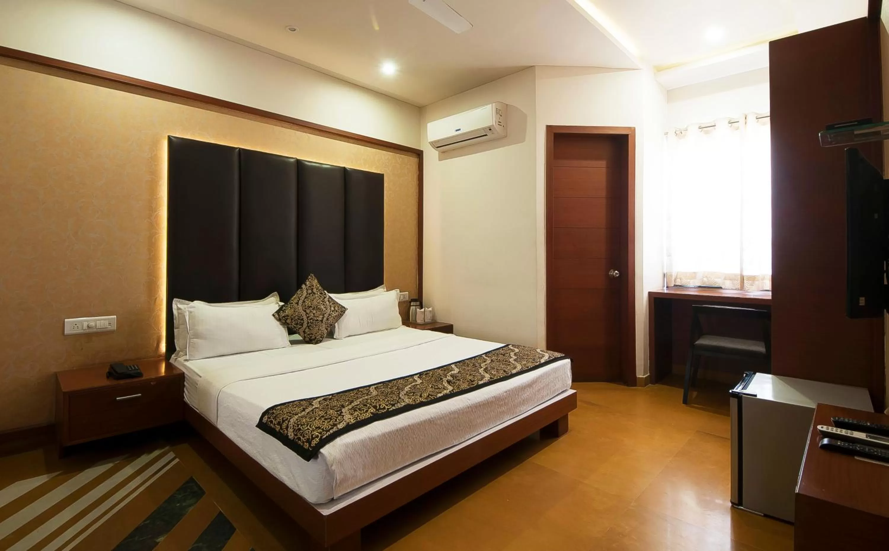 Bedroom, Bed in Uddhav Vilas A Family Hotel