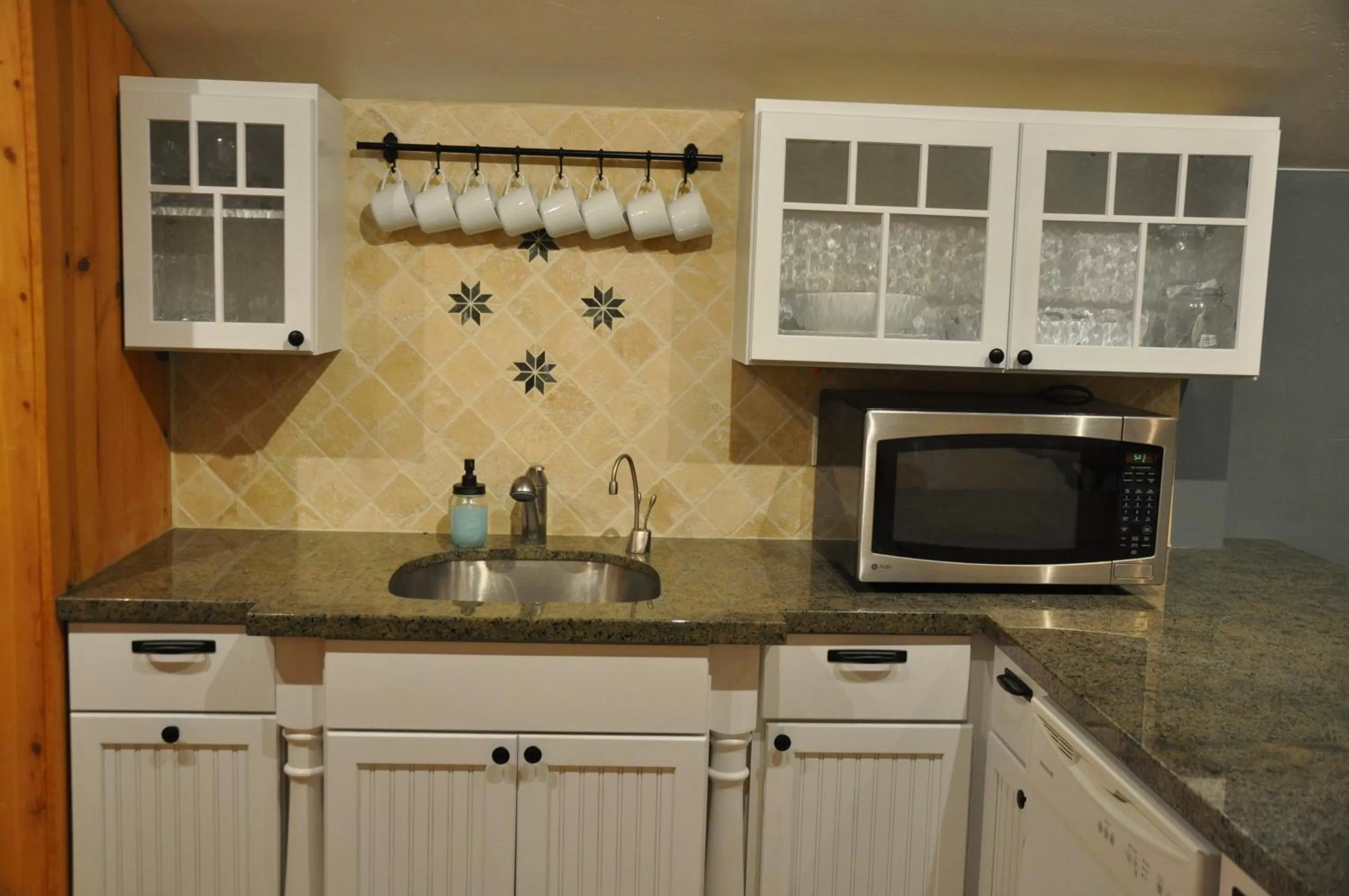 Kitchen or kitchenette in Yosemite Basecamp