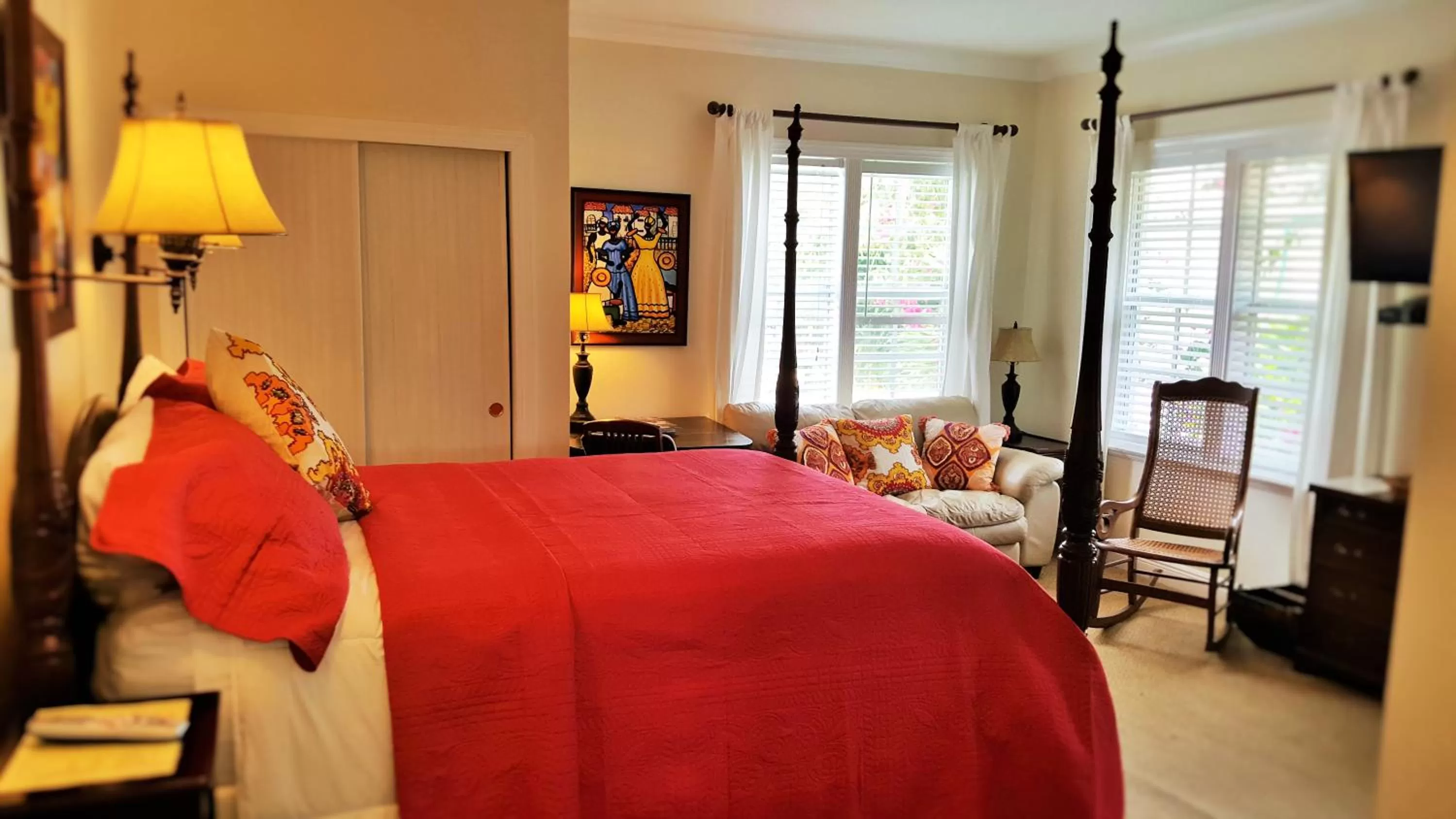 Deluxe Queen Penthouse in The Caribbean Court Boutique Hotel