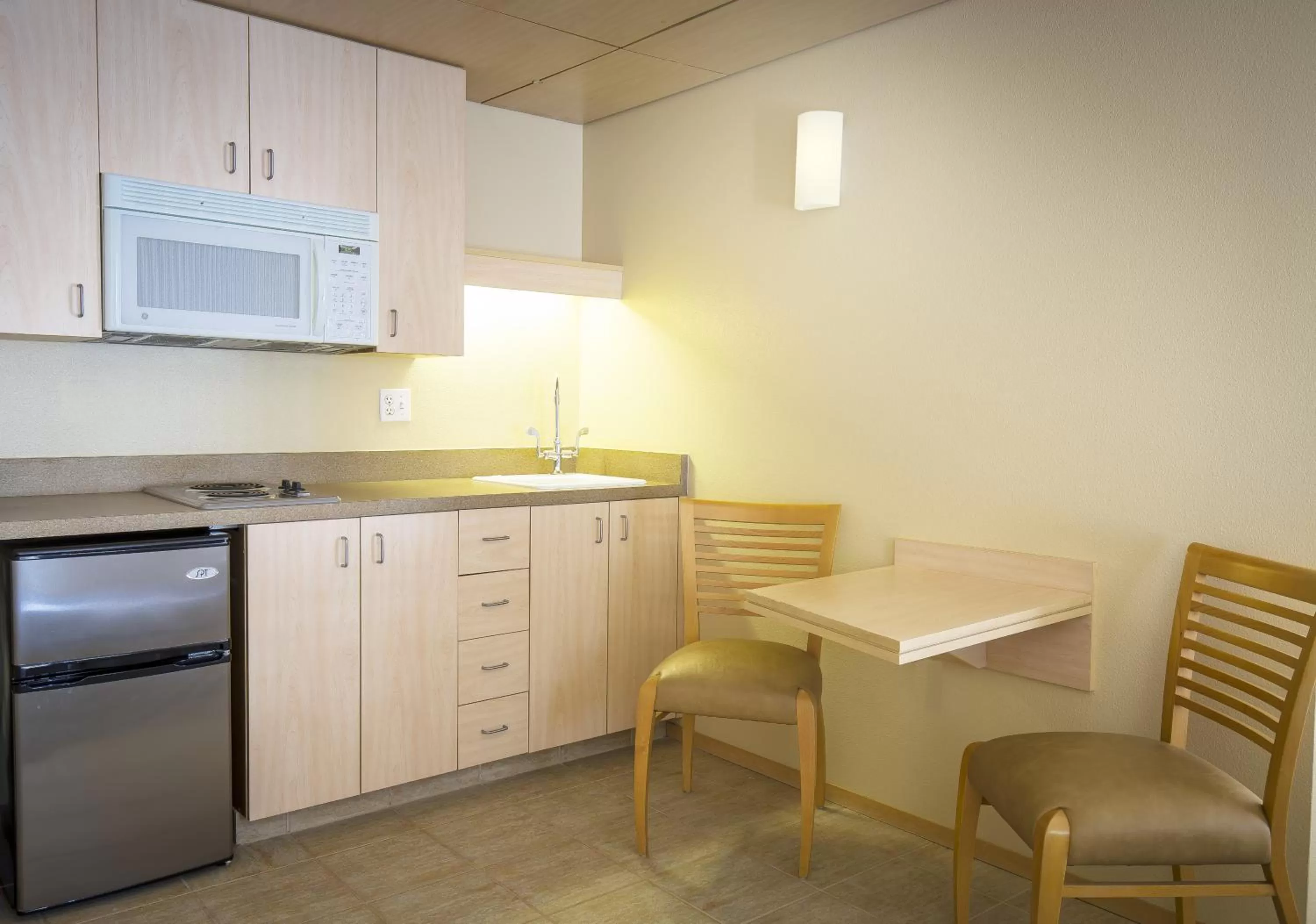 Kitchen or kitchenette in Corporate Inn Sunnyvale - All-Suite Hotel