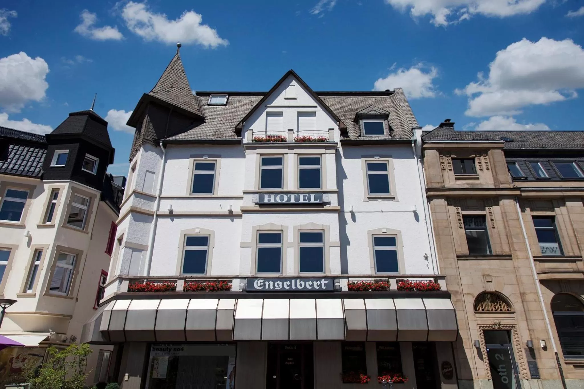Facade/entrance in Hotel Engelbert
