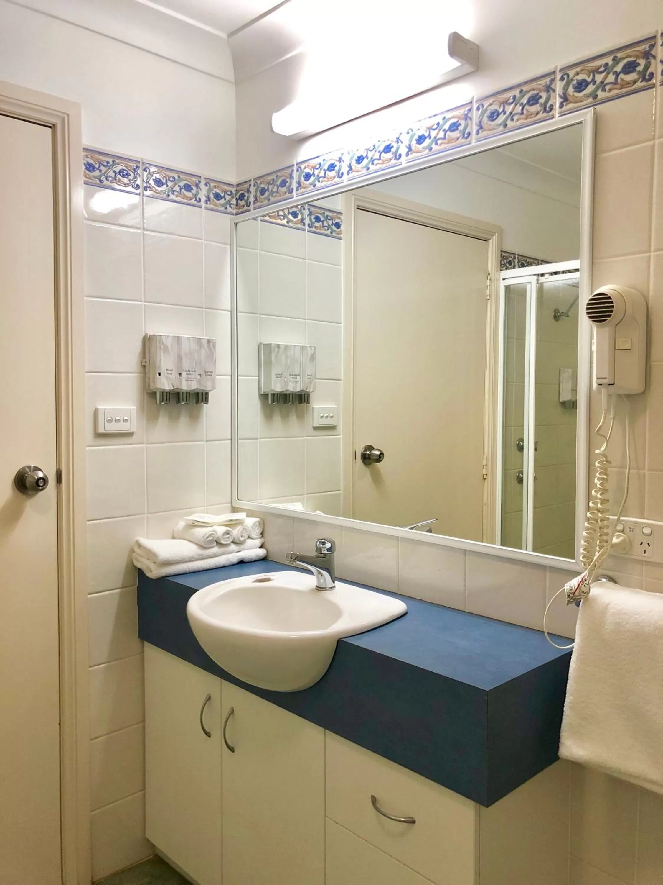 Bathroom in Golfview Motor Inn