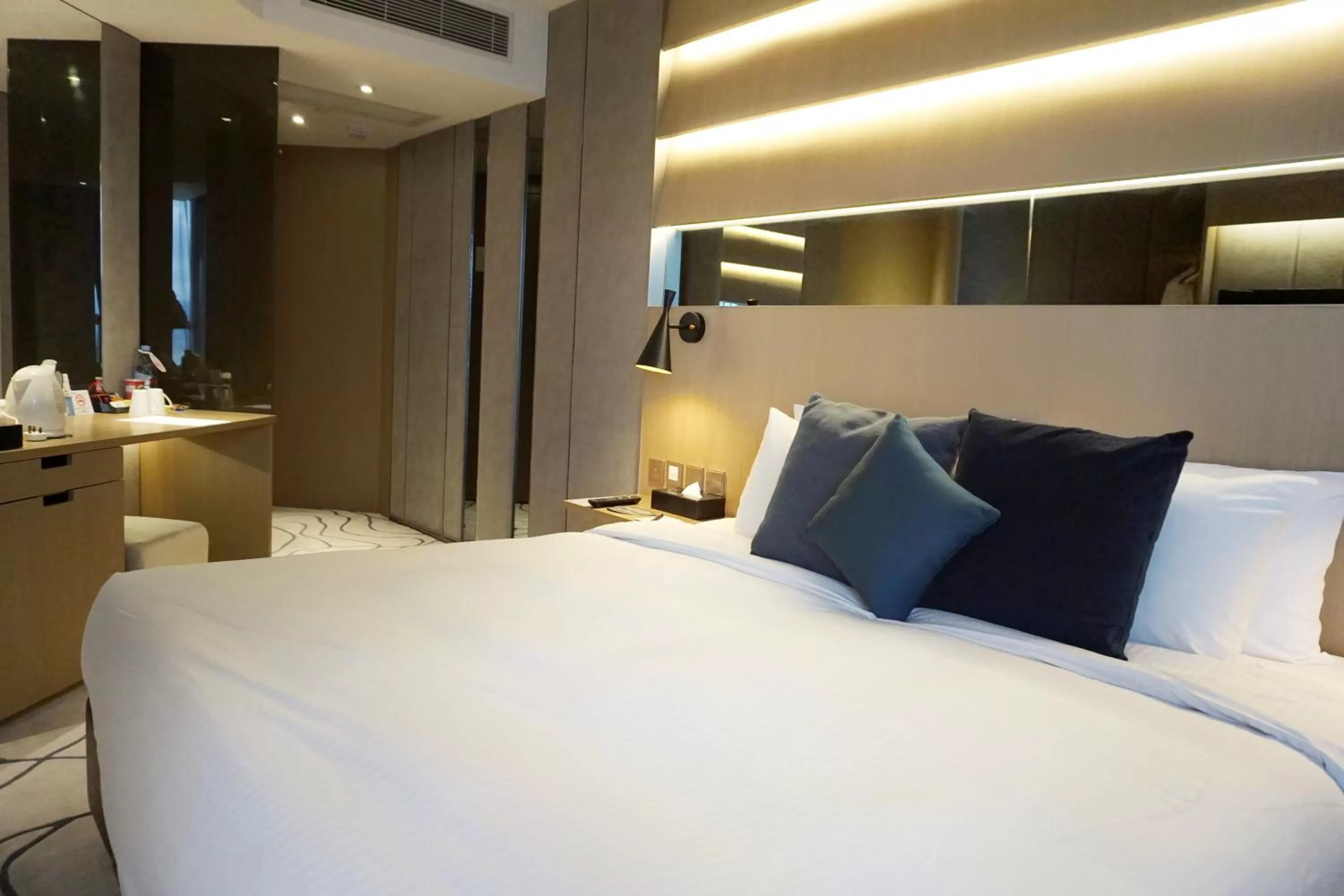 Photo of the whole room, Bed in The Harbourview - Chinese YMCA of Hong Kong