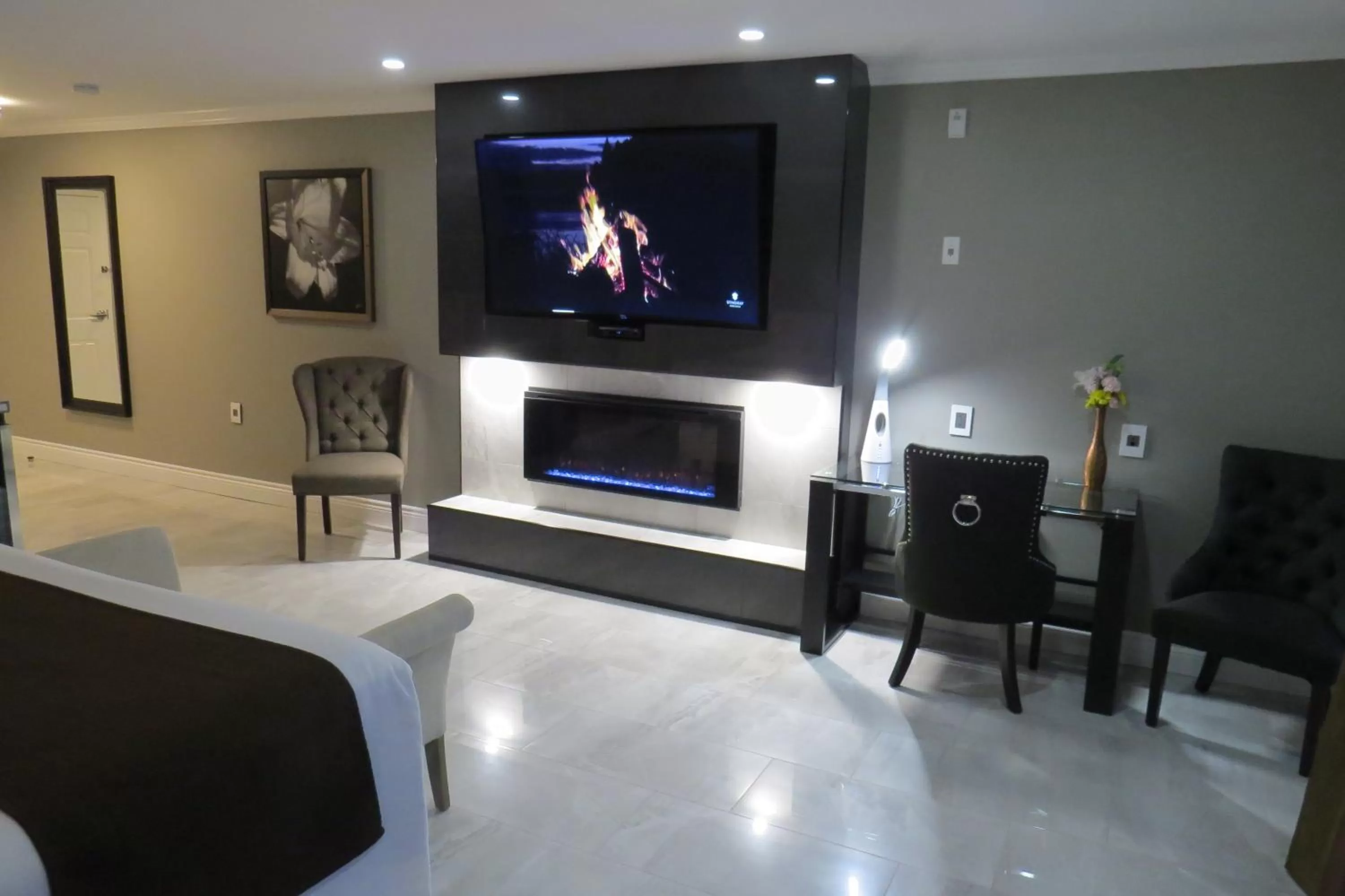 Bed in Dockside Suites