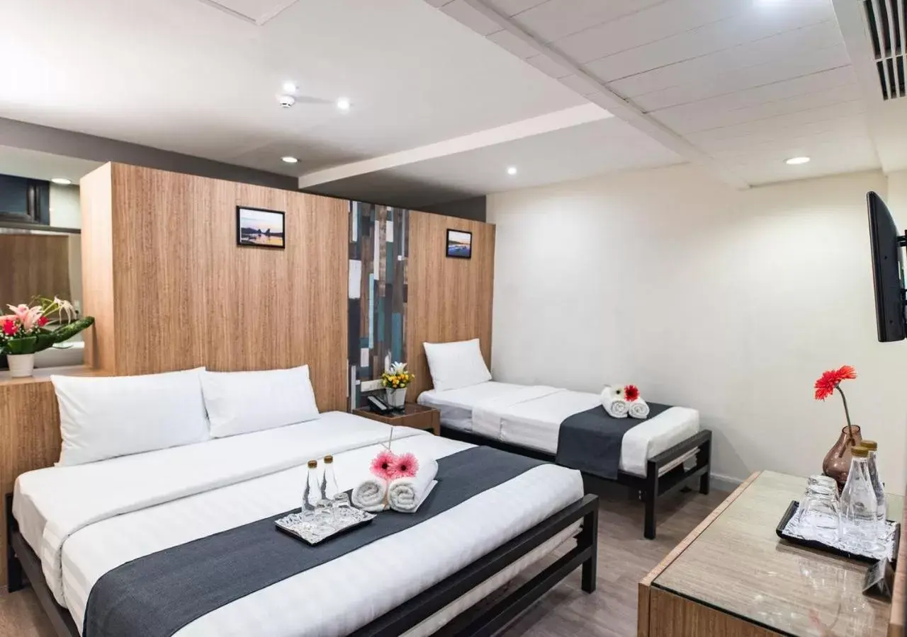 Classic Triple Room - No Window in D&D Inn Khaosan Classic Triple Room - No Window in D&D Inn Khaosan