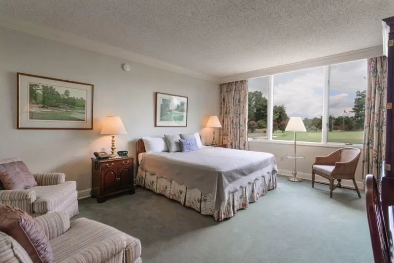 Bed in The Inn at Houndslake