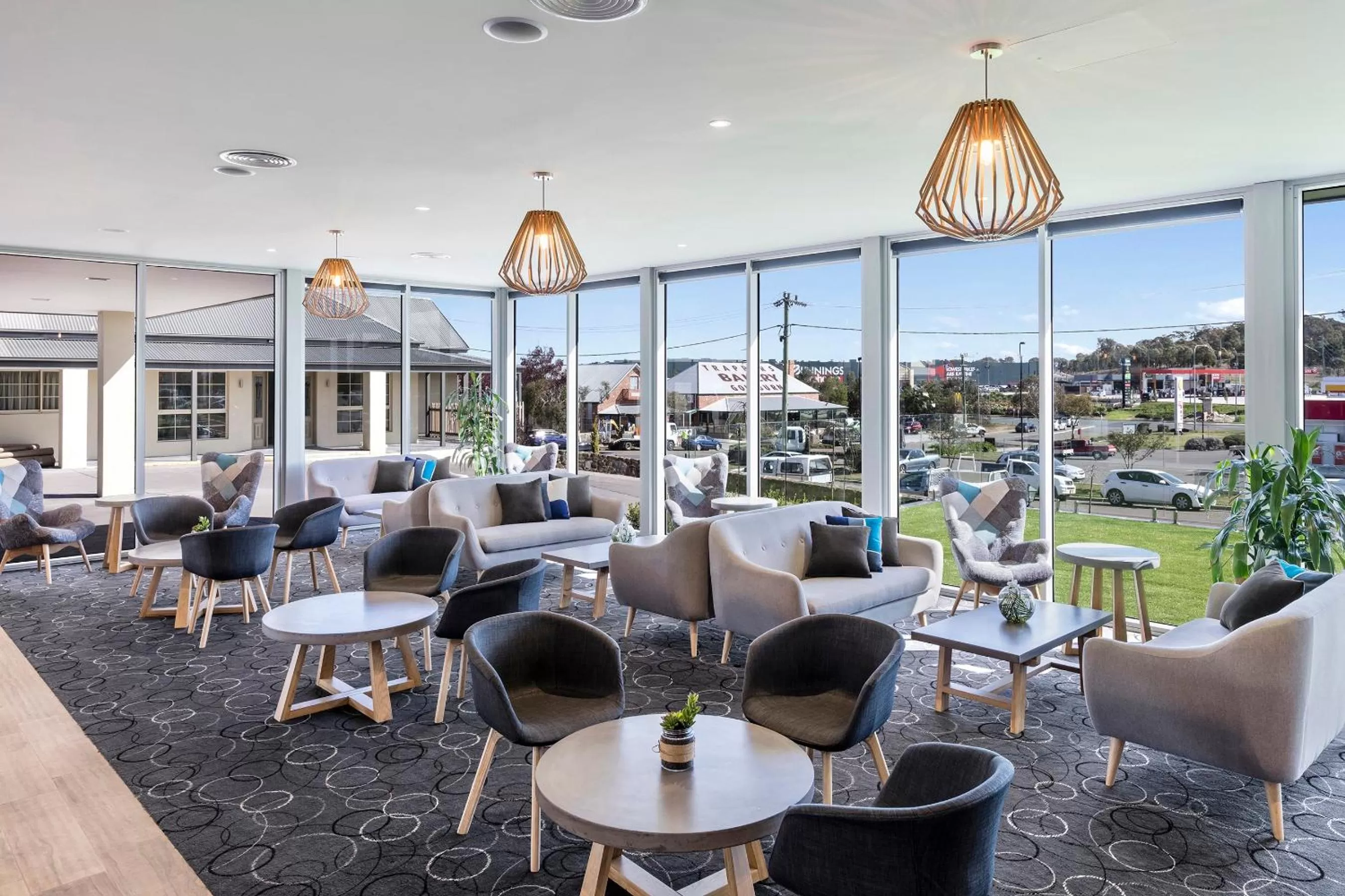 Communal lounge/ TV room in Mercure Goulburn