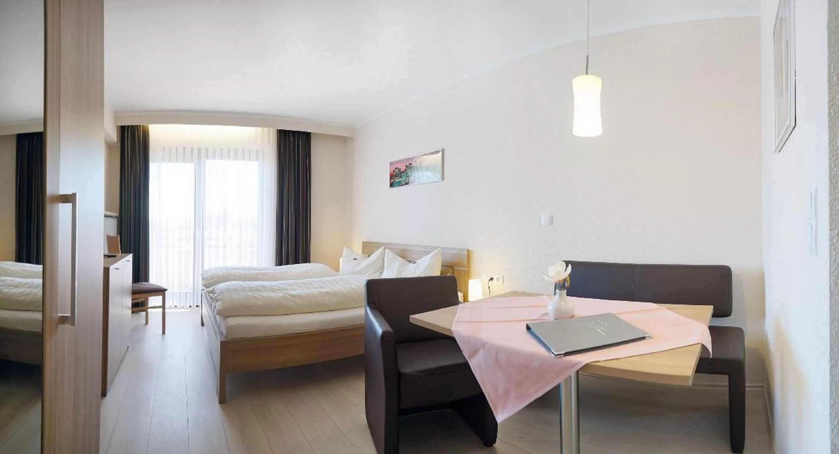 Photo of the whole room, Bed in Im Gewölbe