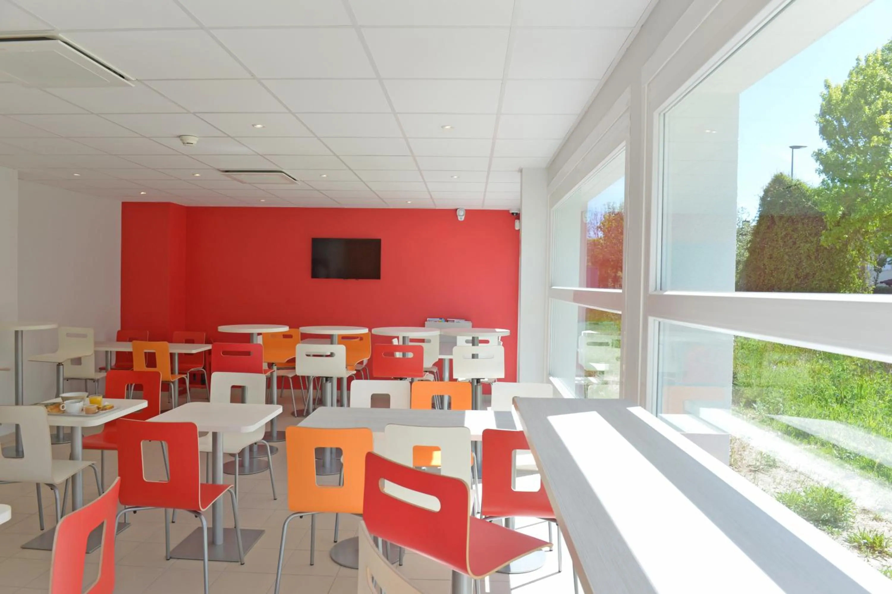 Restaurant/places to eat in Premiere Classe Reims Nord - Bétheny